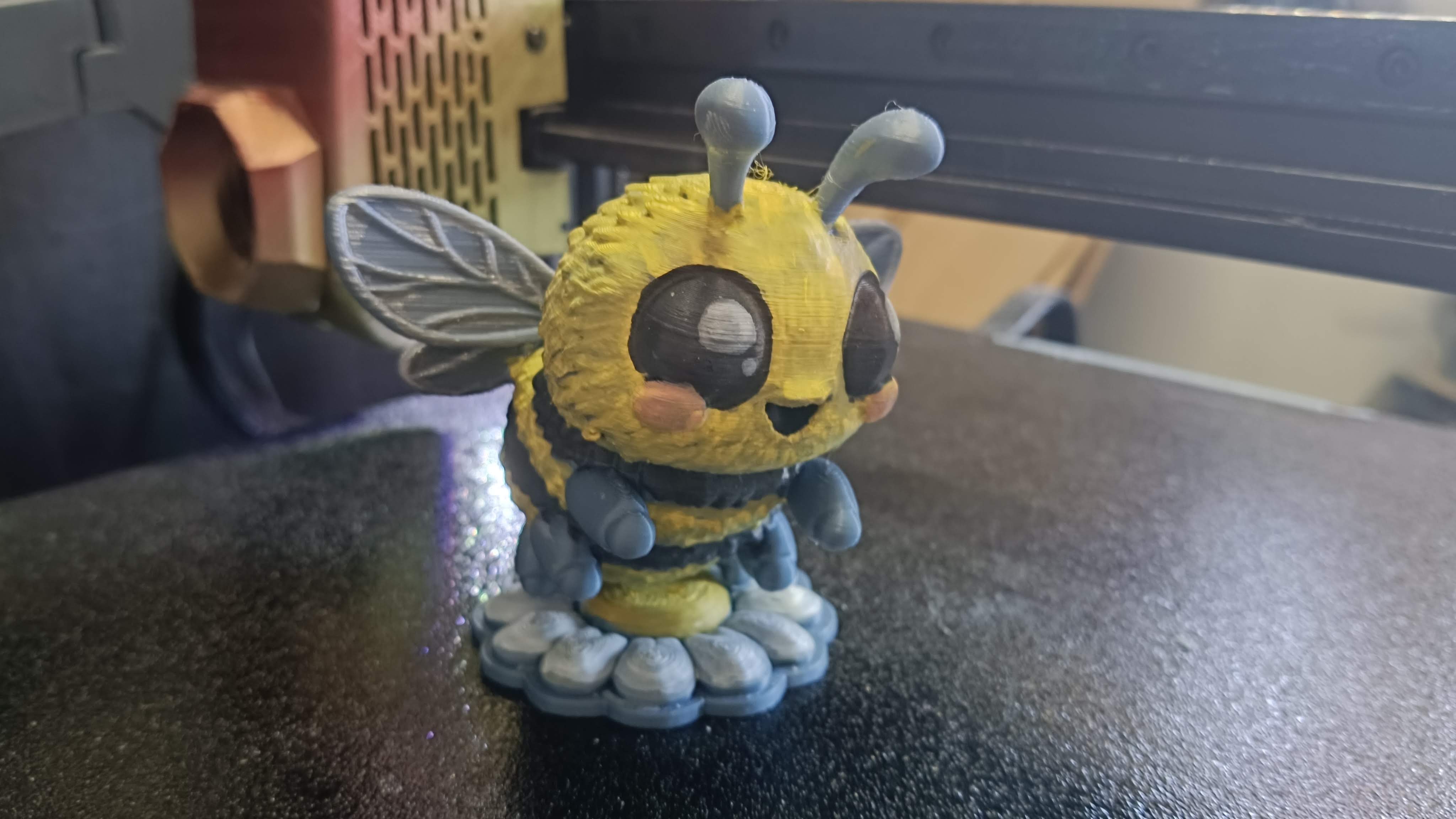 Cute bumblebee 3D model by Helpman