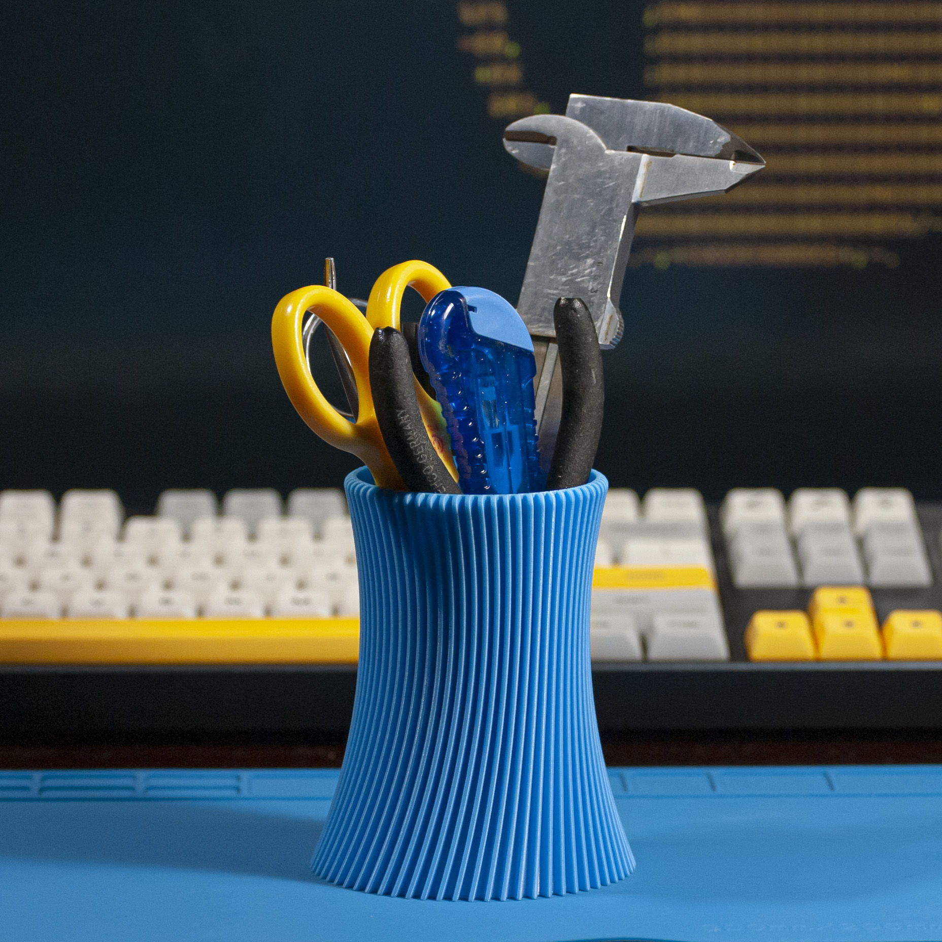 Twisted pen holder (.step included)