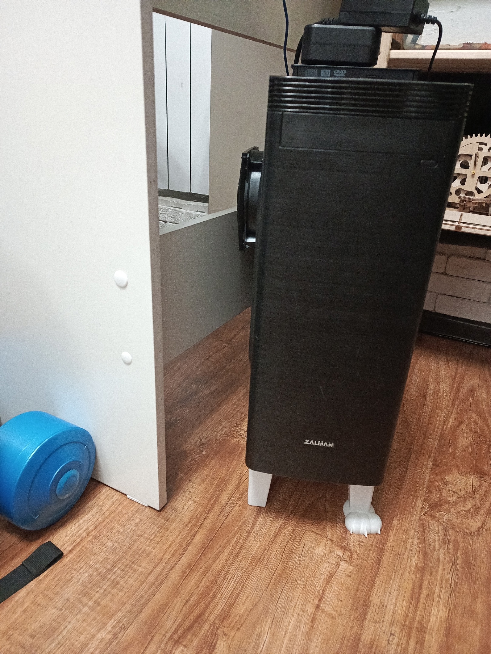 cat paw for legs stand monitor — miniatura 2