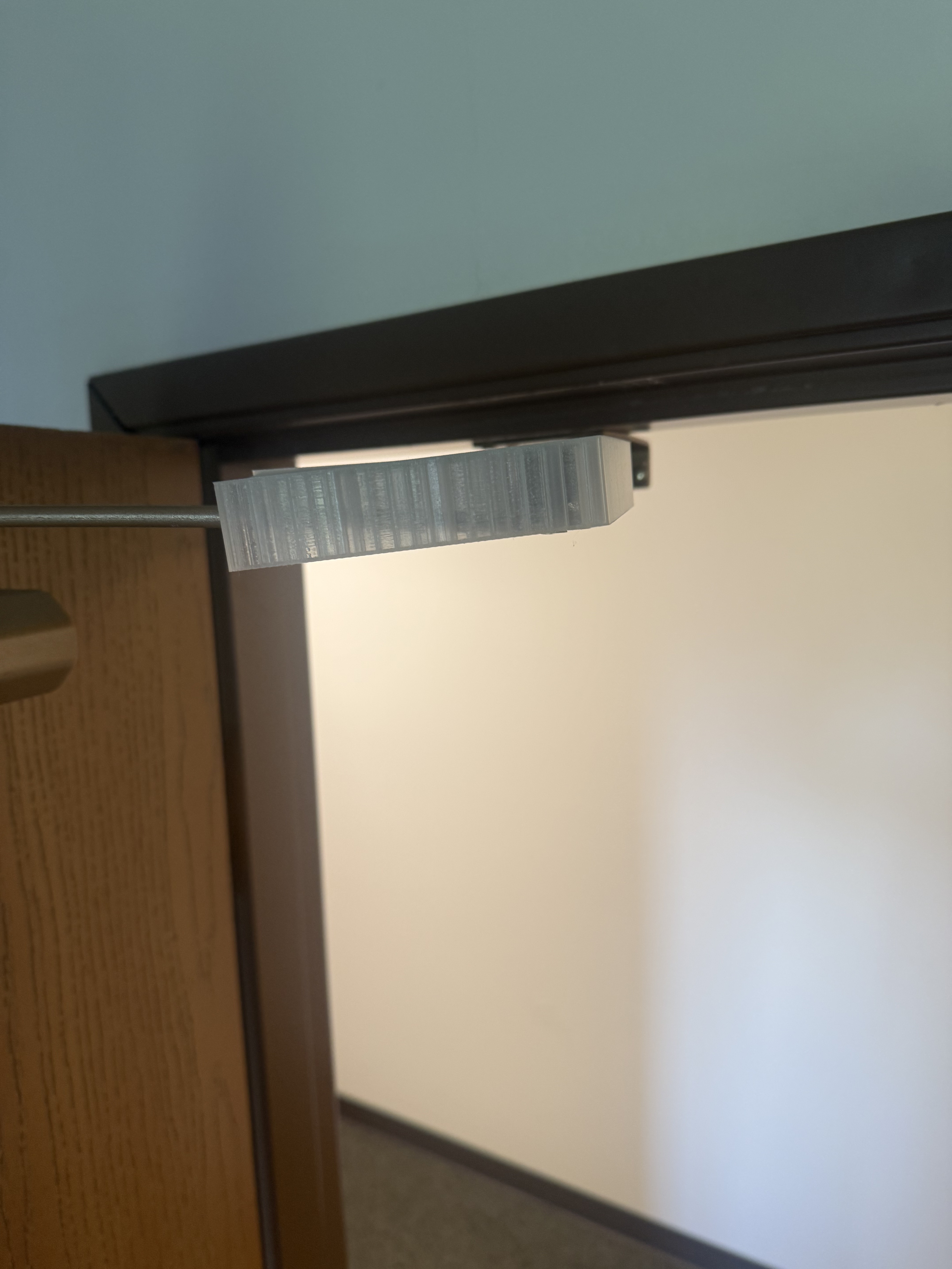 Strut door stopper