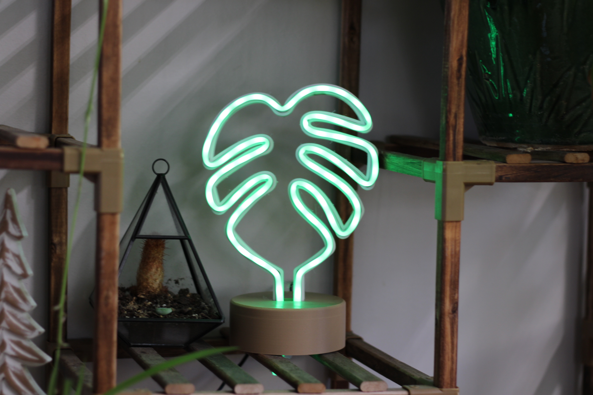 Monstera Plant LED Sign