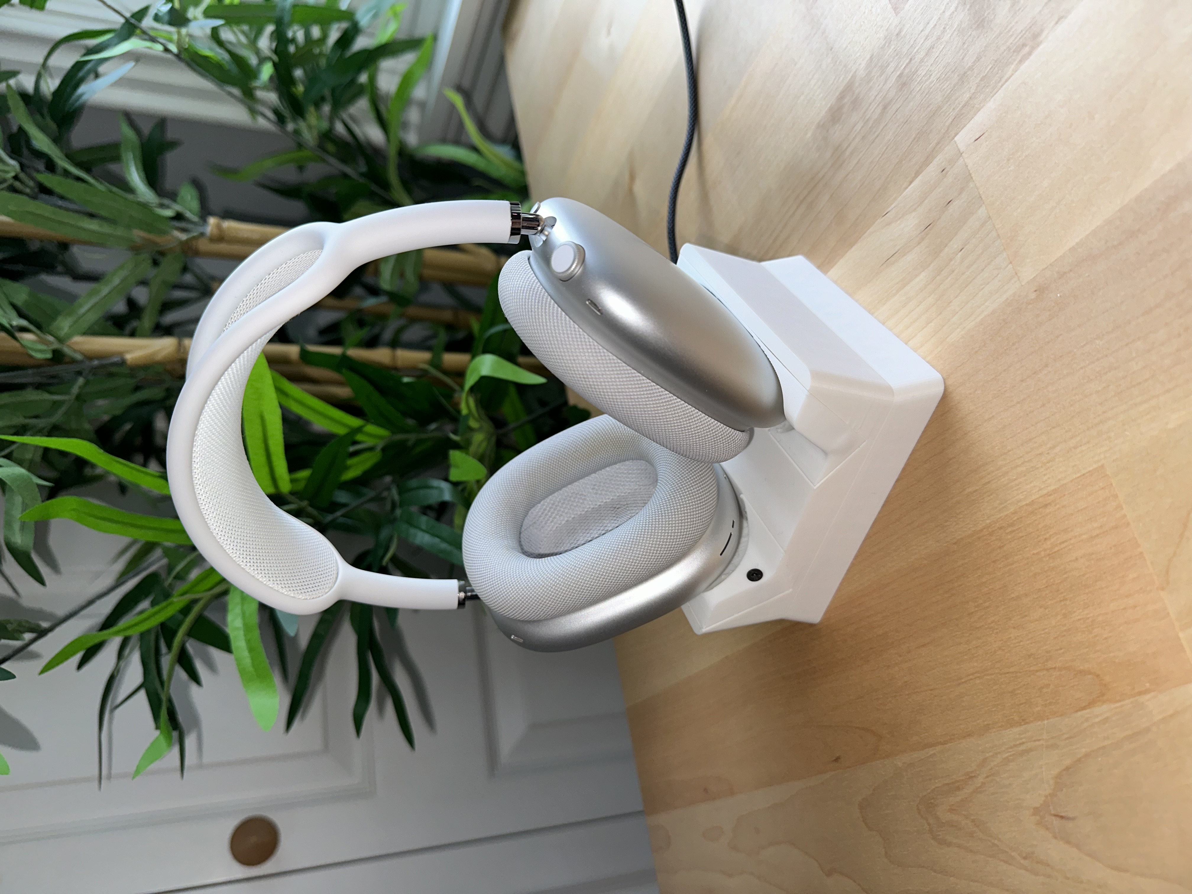 AirPods Max Charging Stand