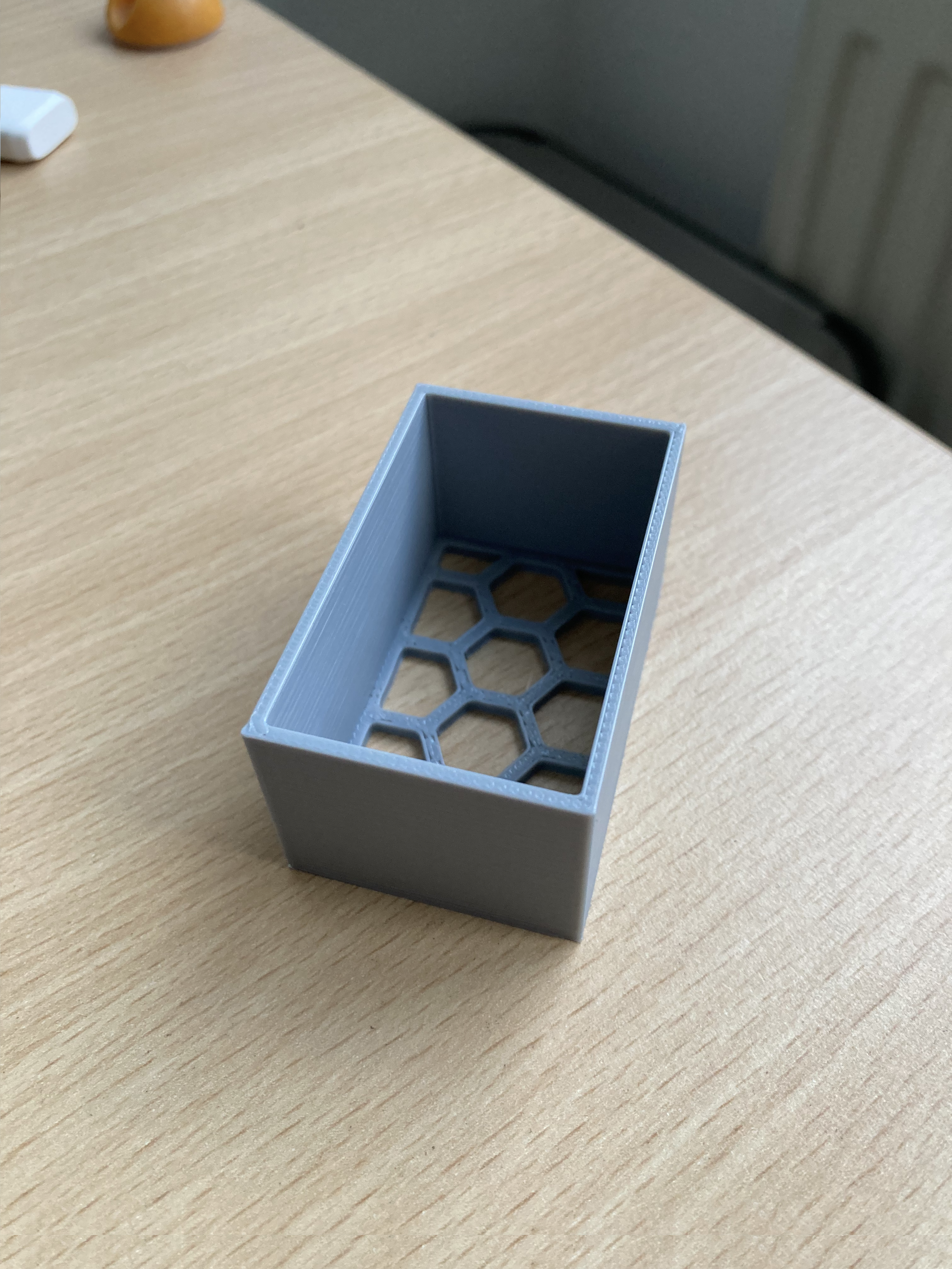 Box with hexagonal pattern bottom generator