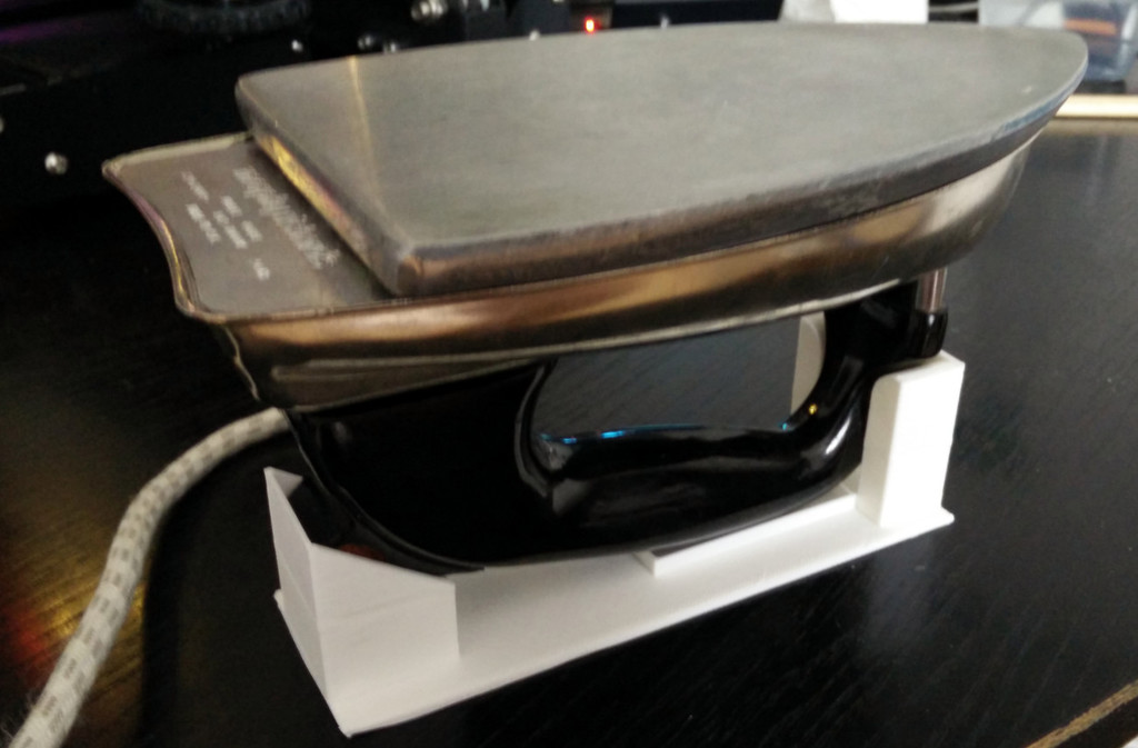 Mount for an old electric iron - Bügeleisen-Halter