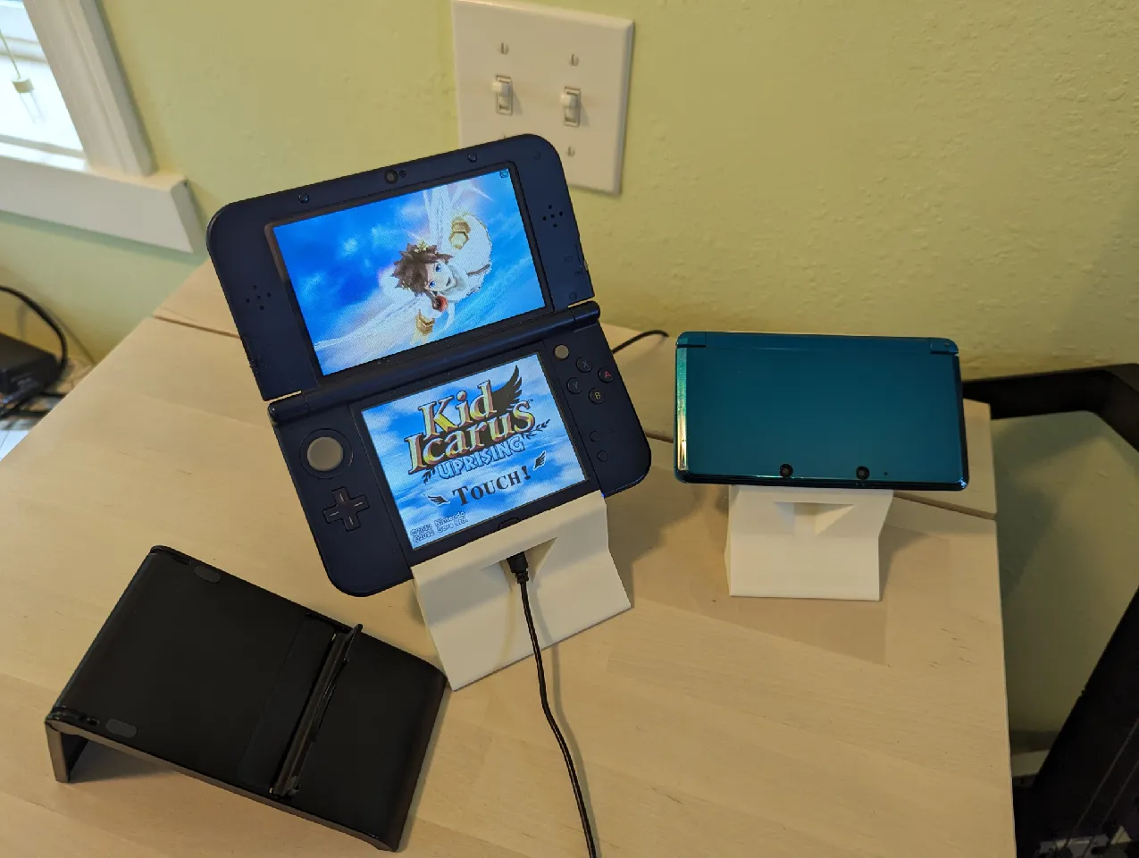 3DS Stands (for Kid Icarus Uprising) (2 Variants) by