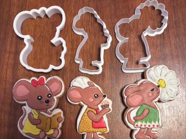 Cookie cutters - Mouse theme (mouse with book, with flower, as cook)