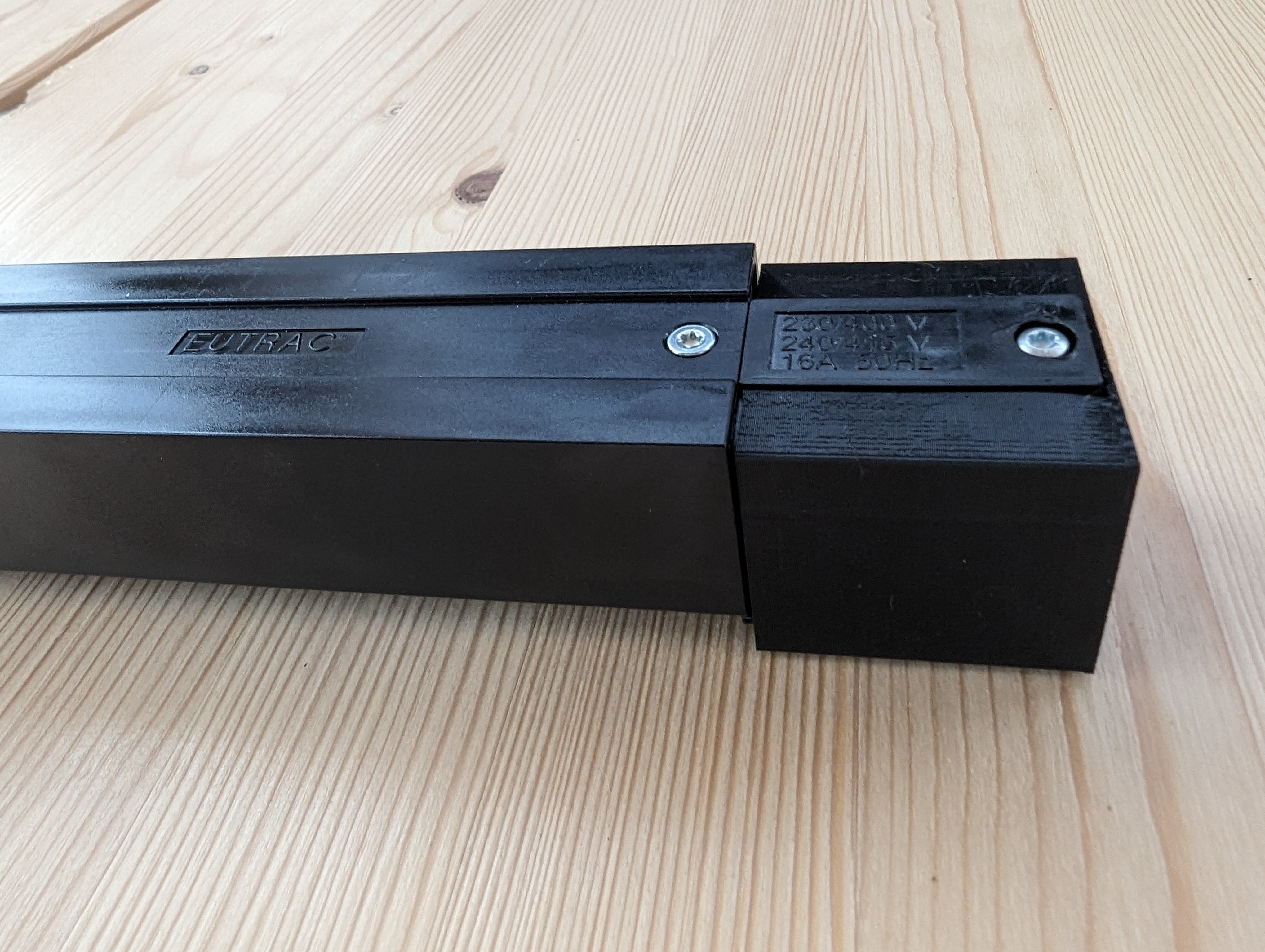 Eutrac 3-Phase Light Track Cap