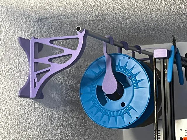 Filament wall-mounted rack with easy spool access (Parametric files)