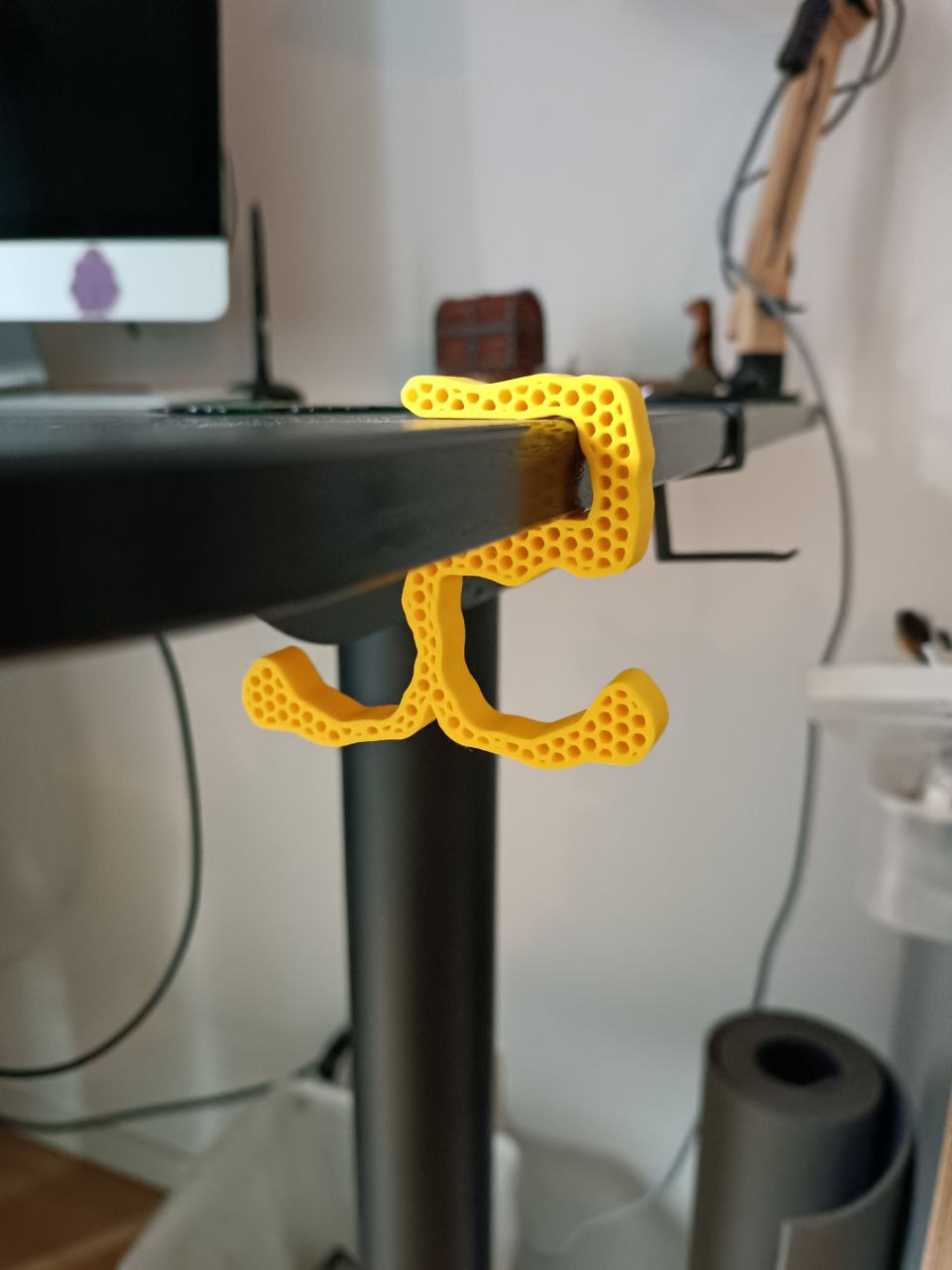 High five, honey - headphone desk hangers/hooks for Ikea IDÅSEN/BEKANT standing desks