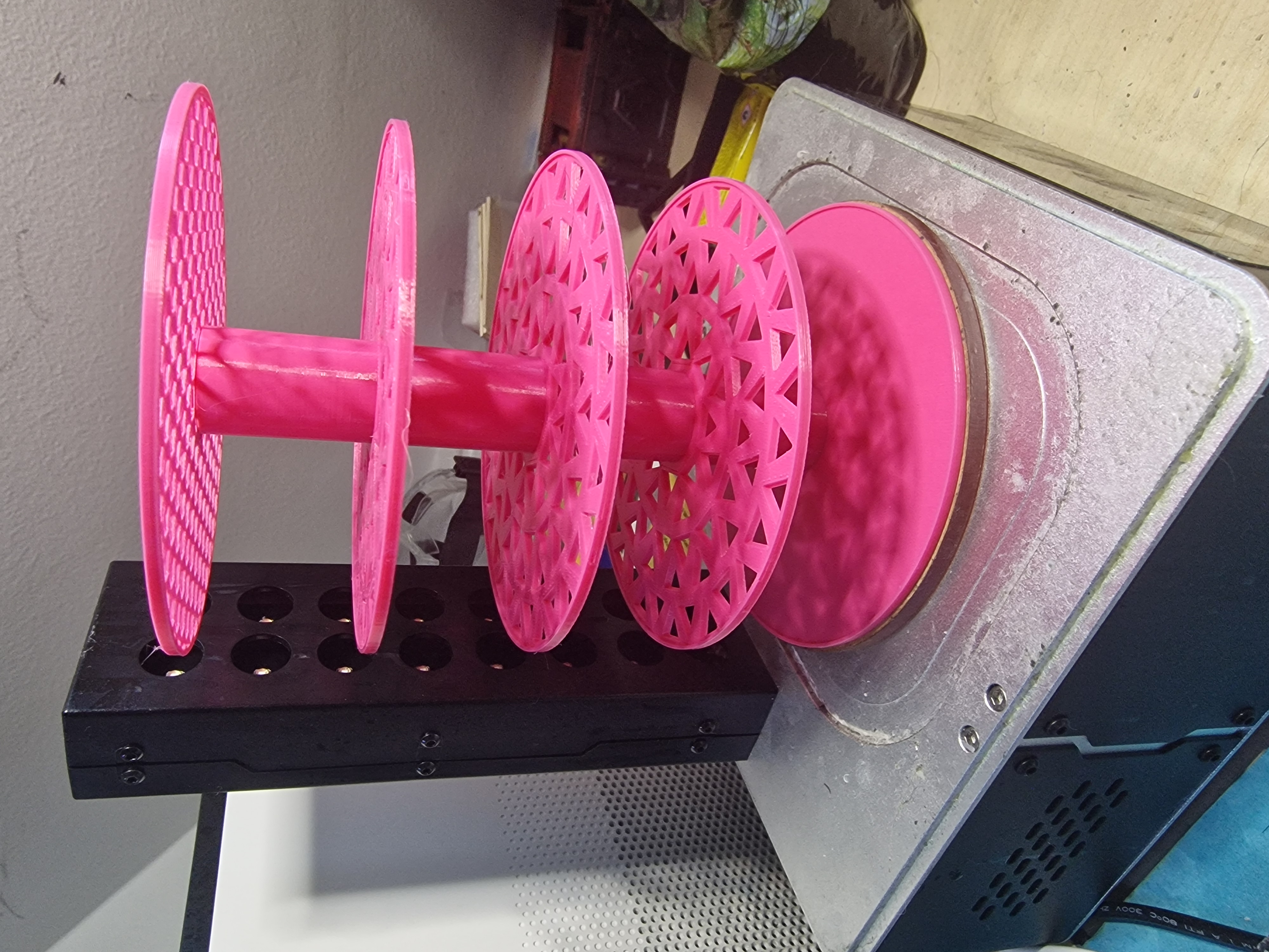 Miniatura 2 do modelo 3D Multi Level Stackable Cure Tower