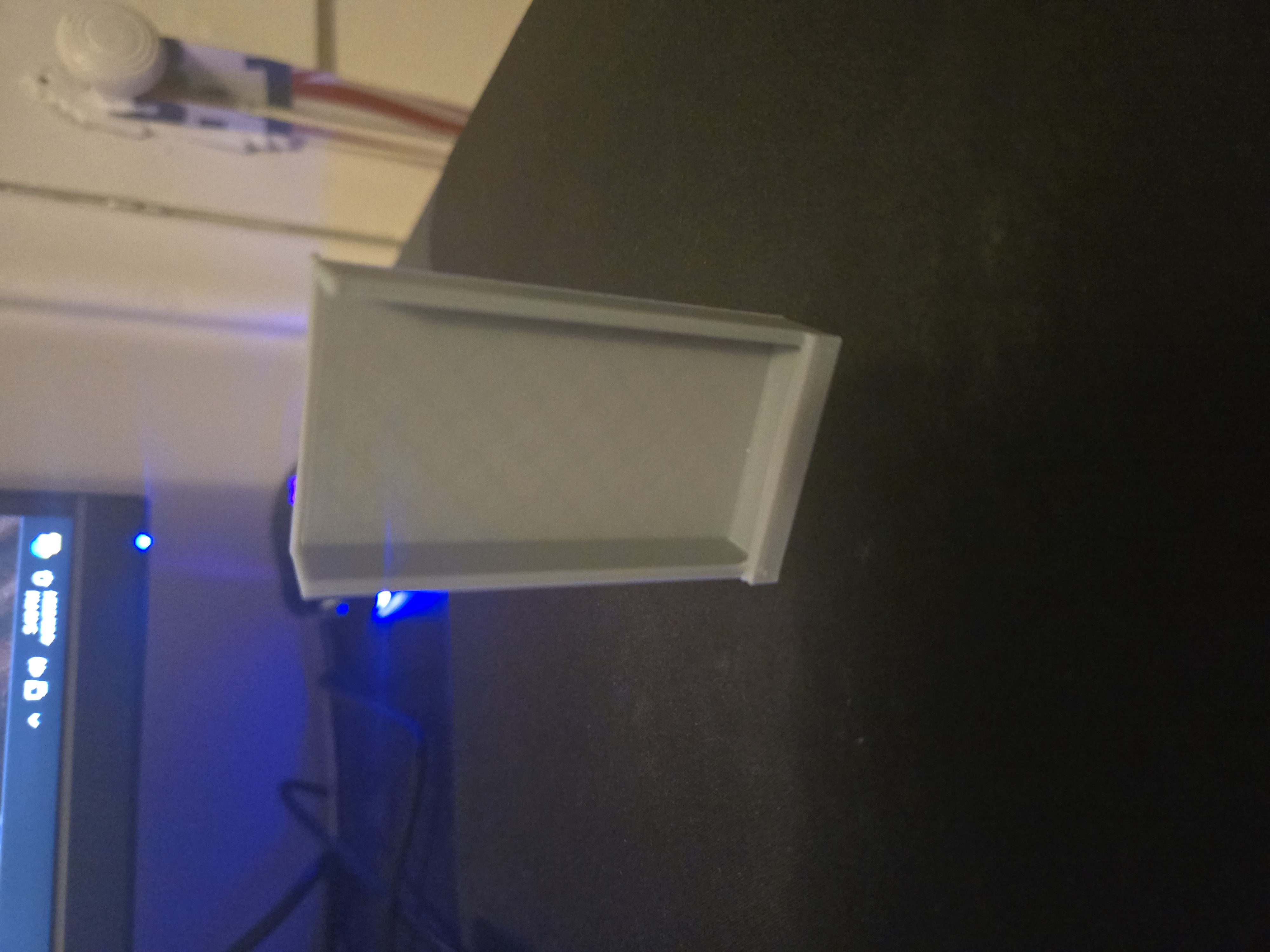 Miniatura 3 do modelo 3D RGB remote holder