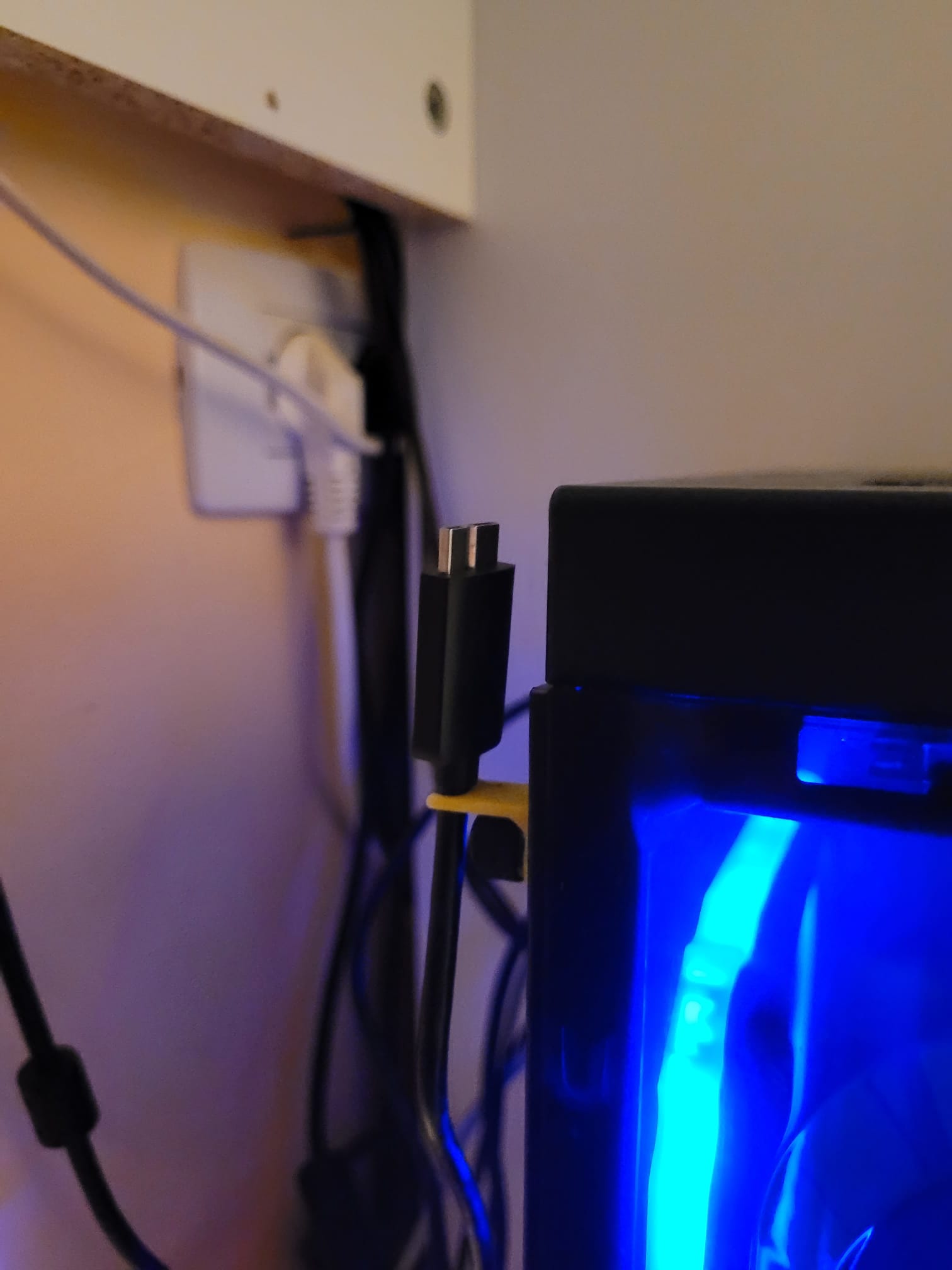 Simple Cable Holder For A Pc Case