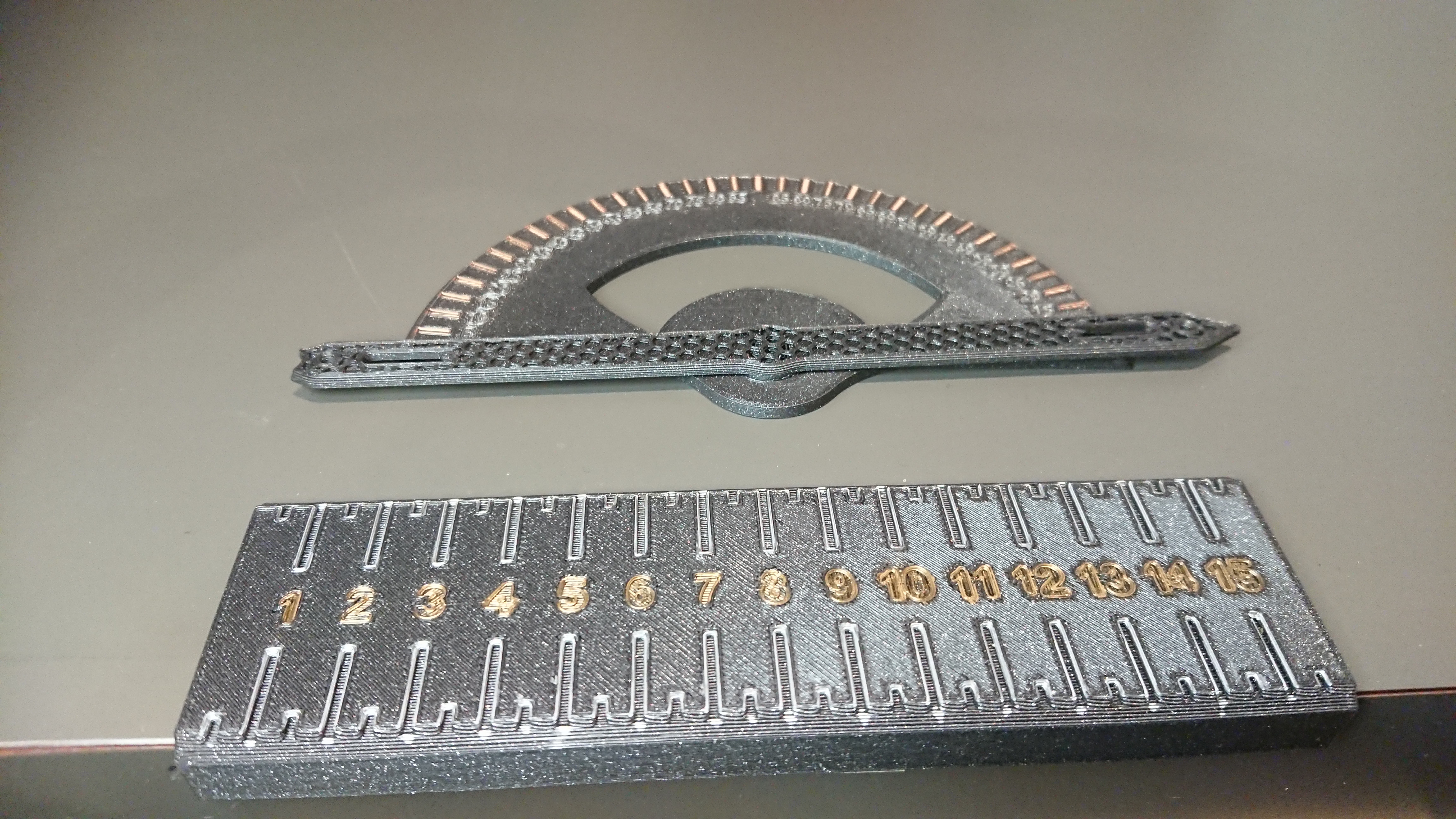 Miniatura 4 do modelo 3D protractor