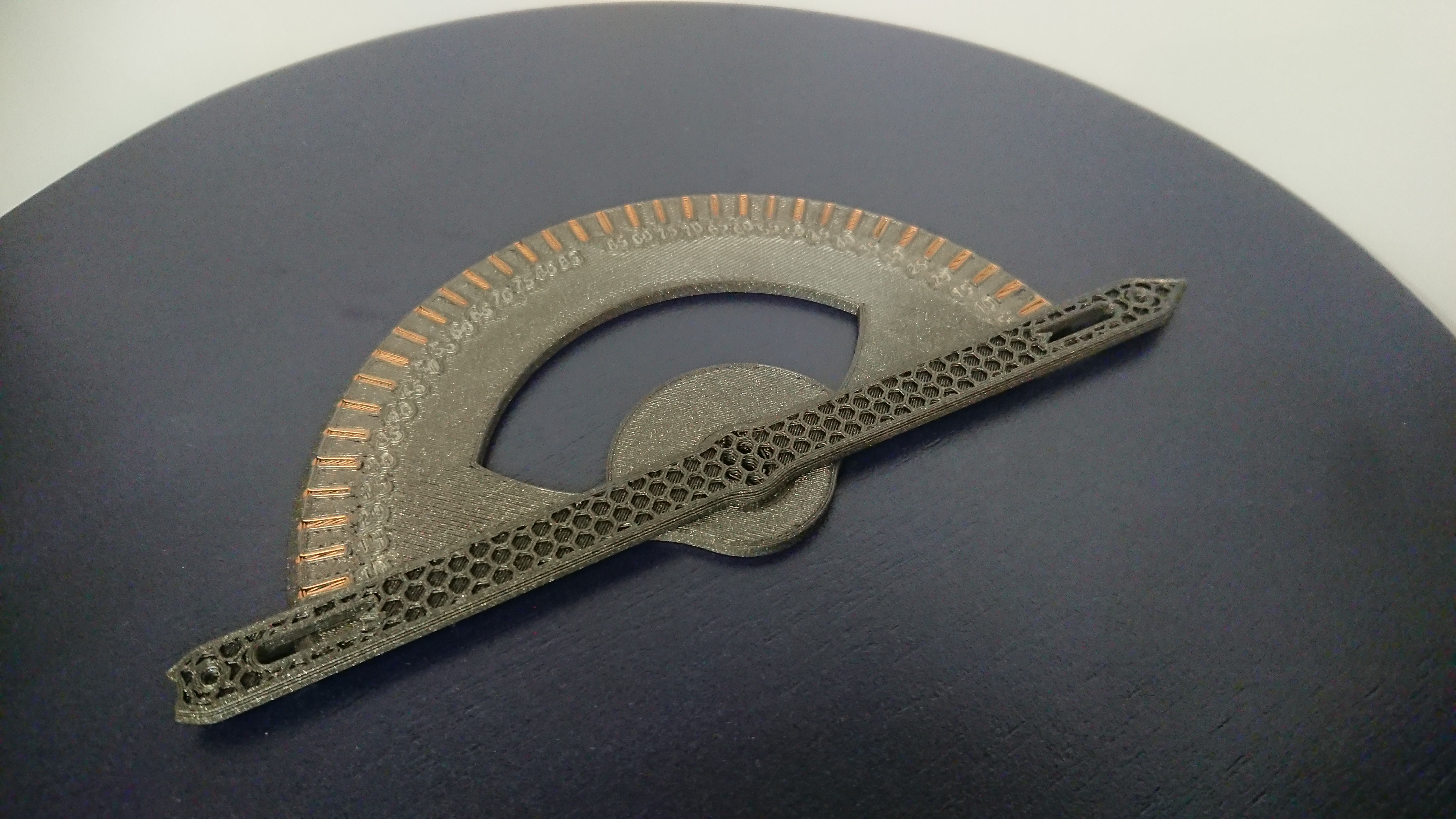 Miniatura 2 do modelo 3D protractor