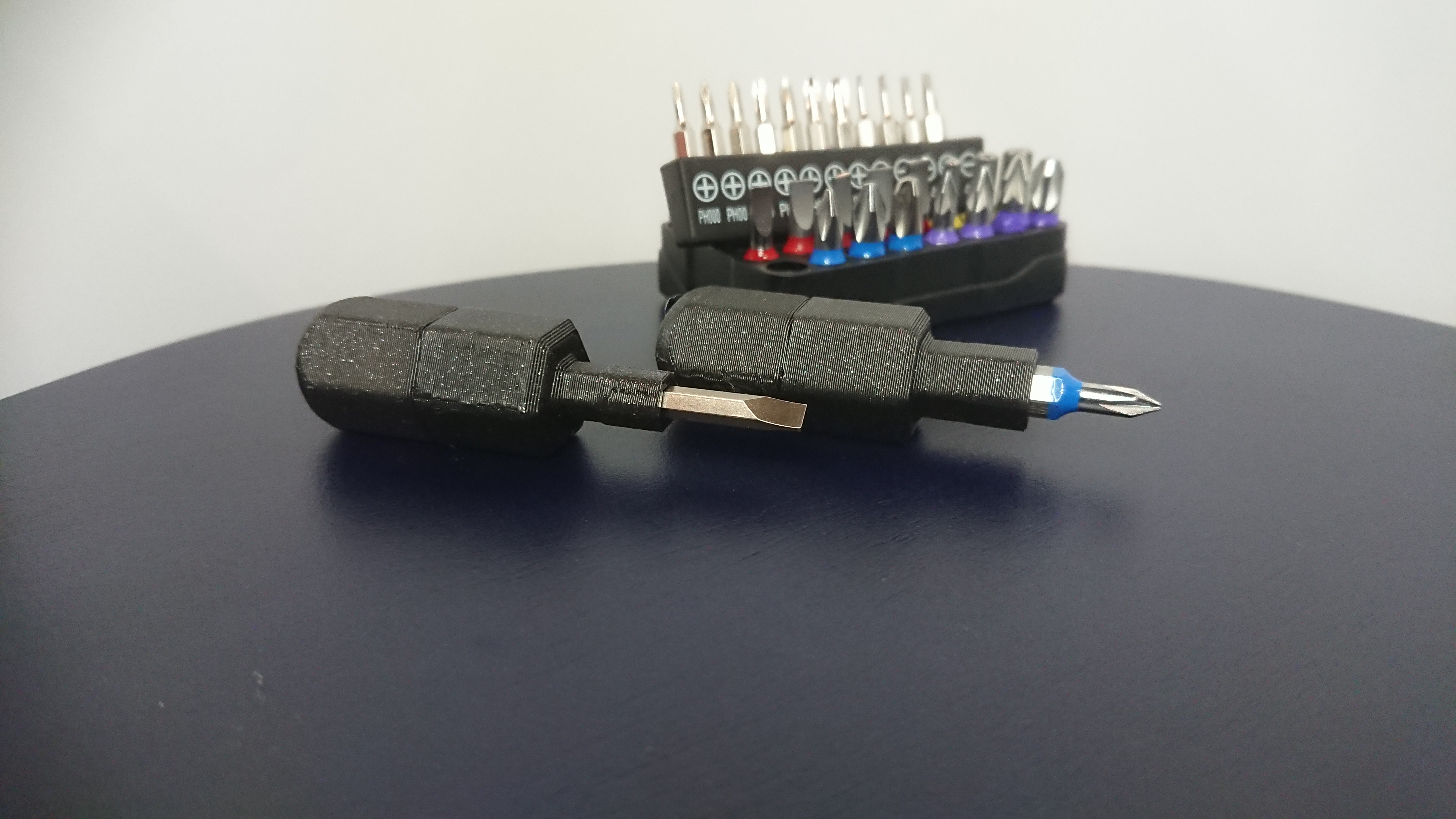 Miniatura 2 do modelo 3D mini screw driver