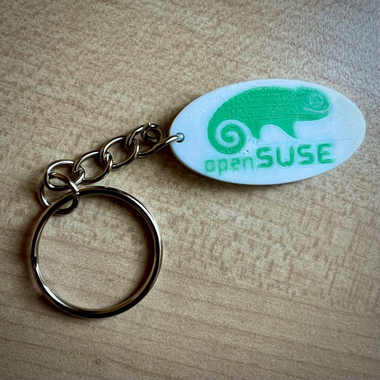 Miniatura 2 do modelo 3D openSUSE  distro linux logo key chain.