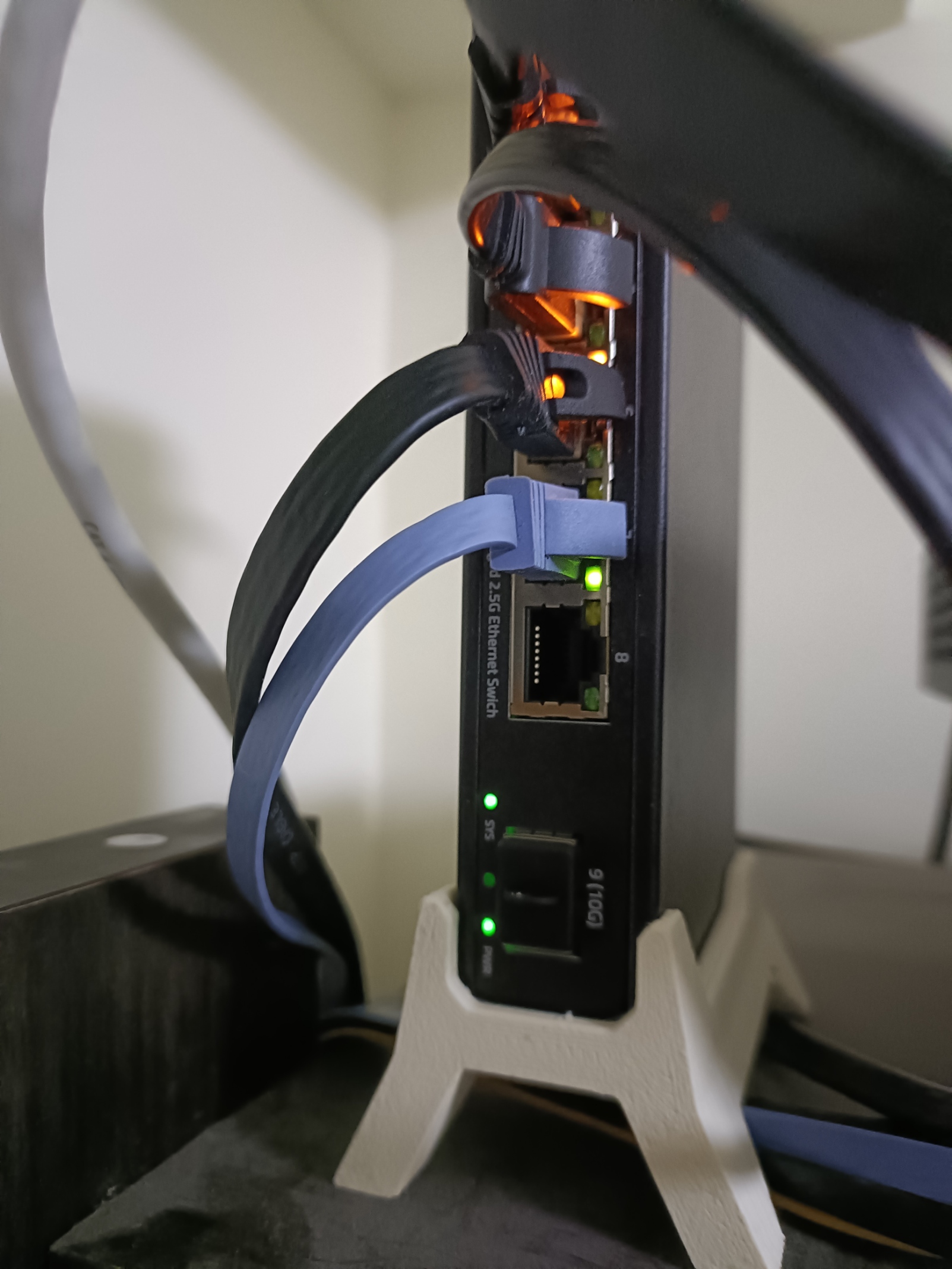 Network switch vertical stand by Zer0s | Download free STL model ...