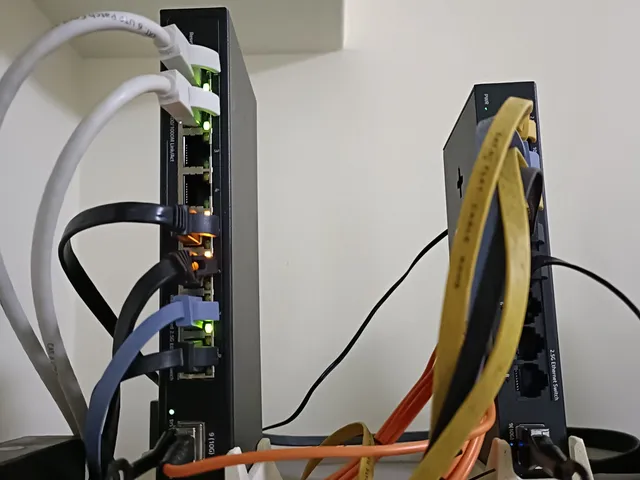 Network switch vertical stand