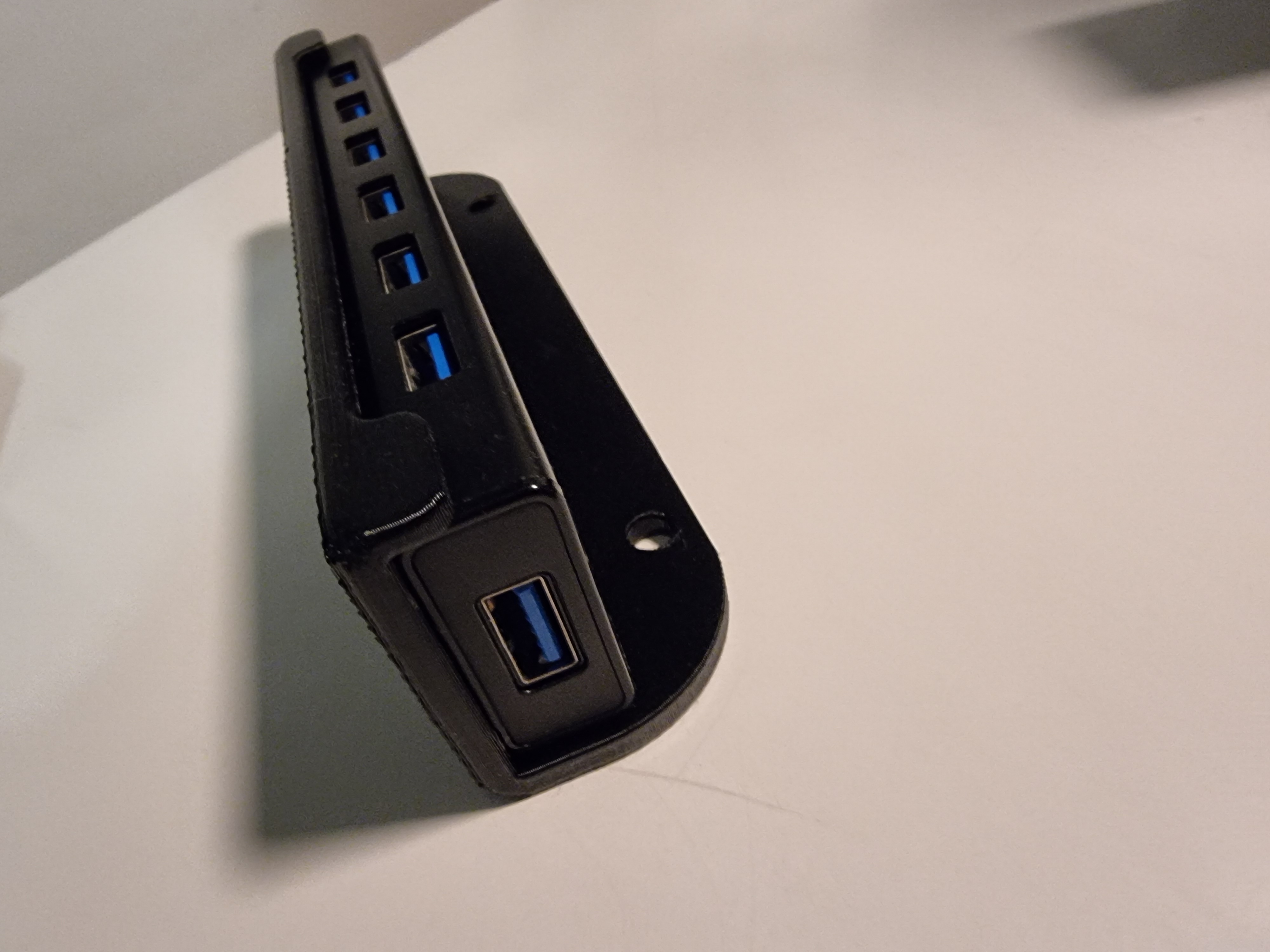 USB Hub Desk Mount
