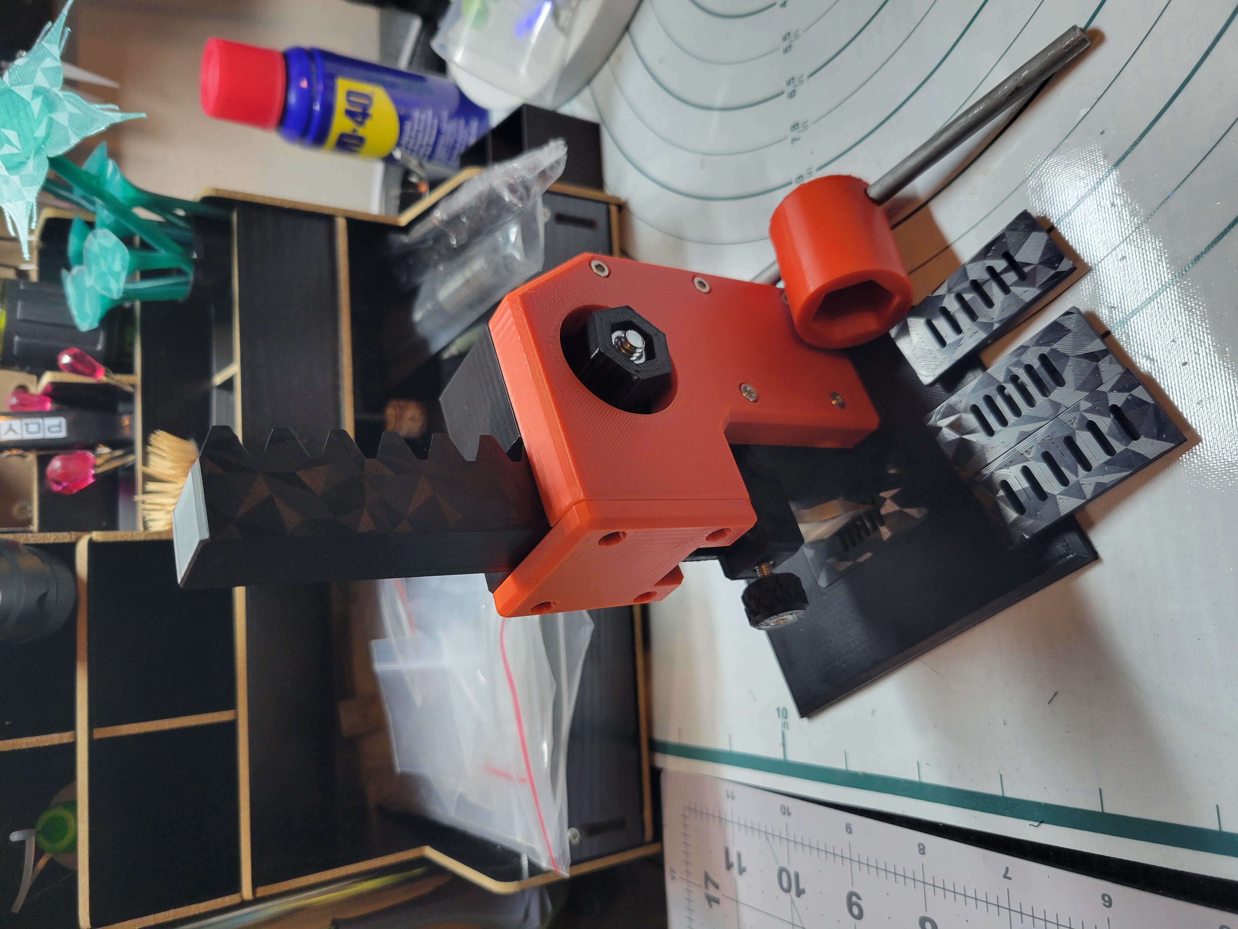 Pressly leather punch re-remix with 3, 4, 5 and 6 mm hot-swappable punch plates