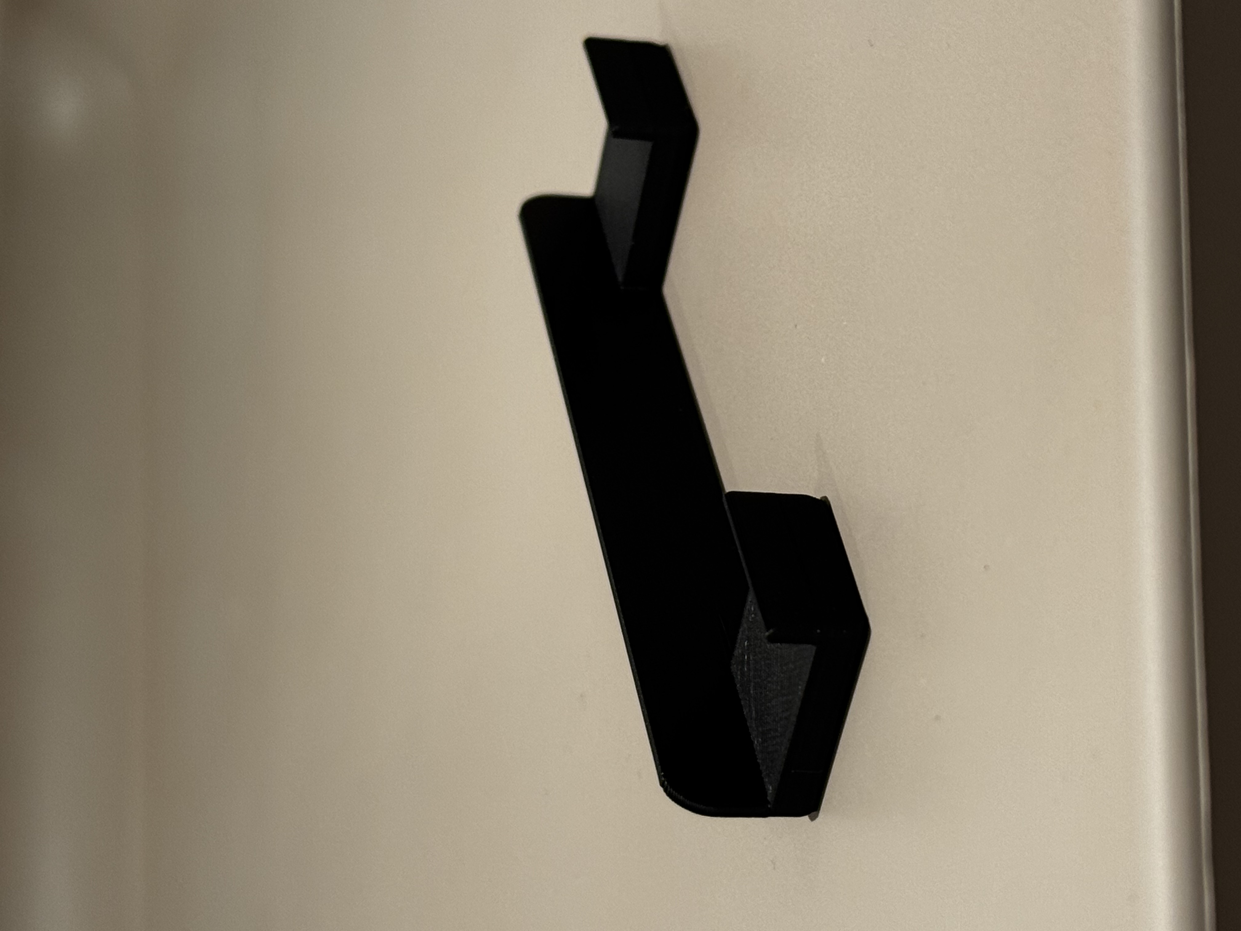 Toothbrush holder horizontal