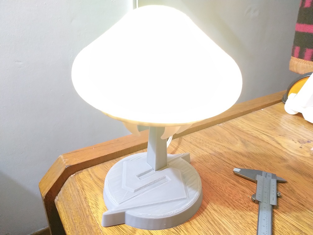 Metroid desk Lamp