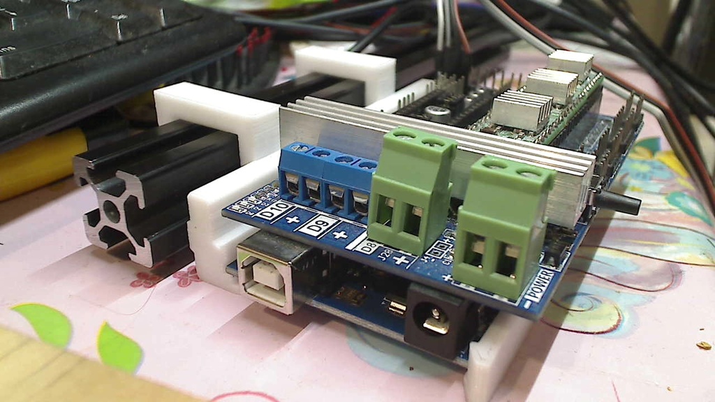 Arduino / Ramps, fan & screen 2020 extrusion clipon mount by RobKeey