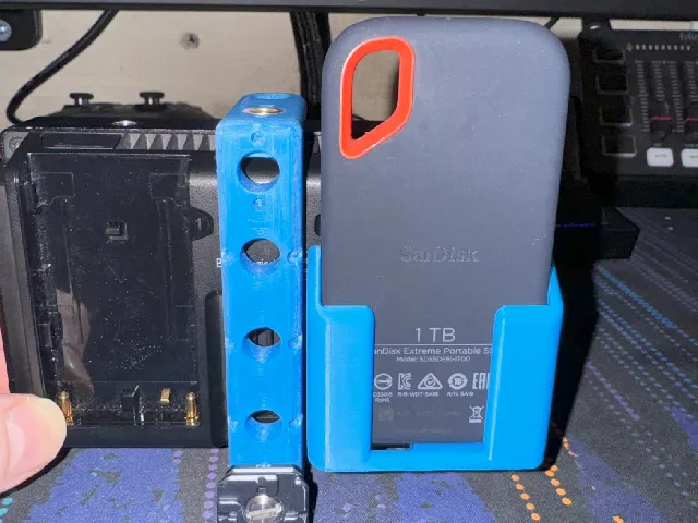 Sandisk Extreme SSD mount on NP-F Battery Cover