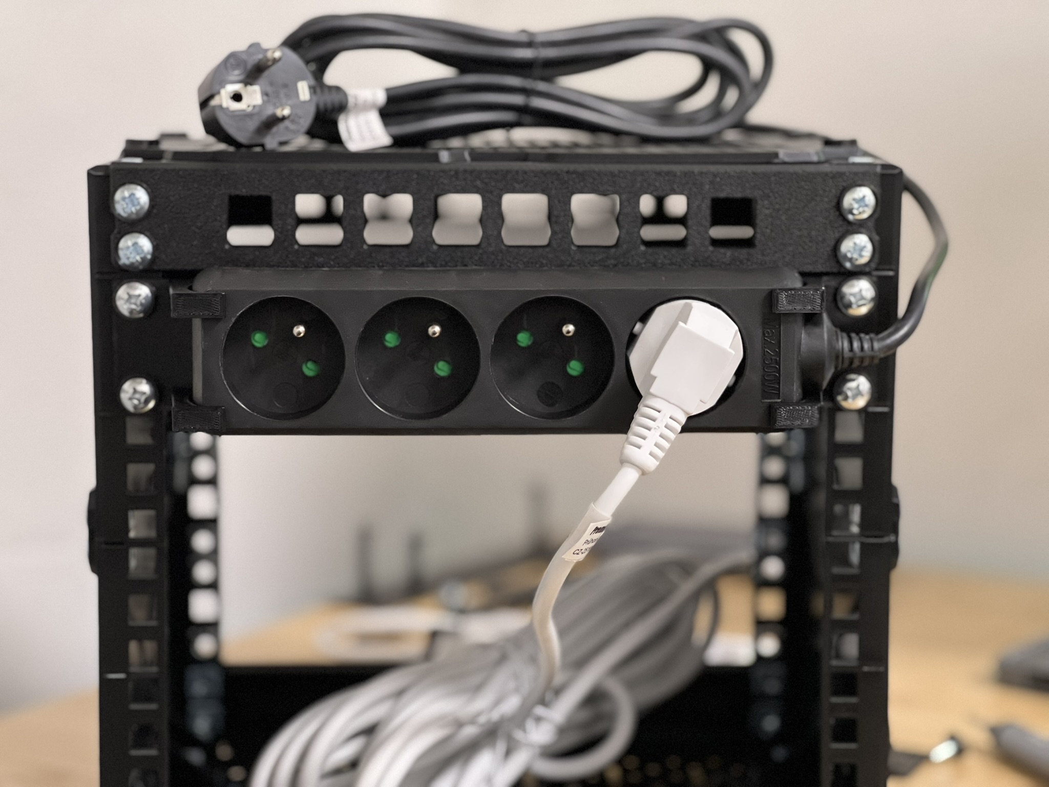10 inch rack power strip mount (4-socket)