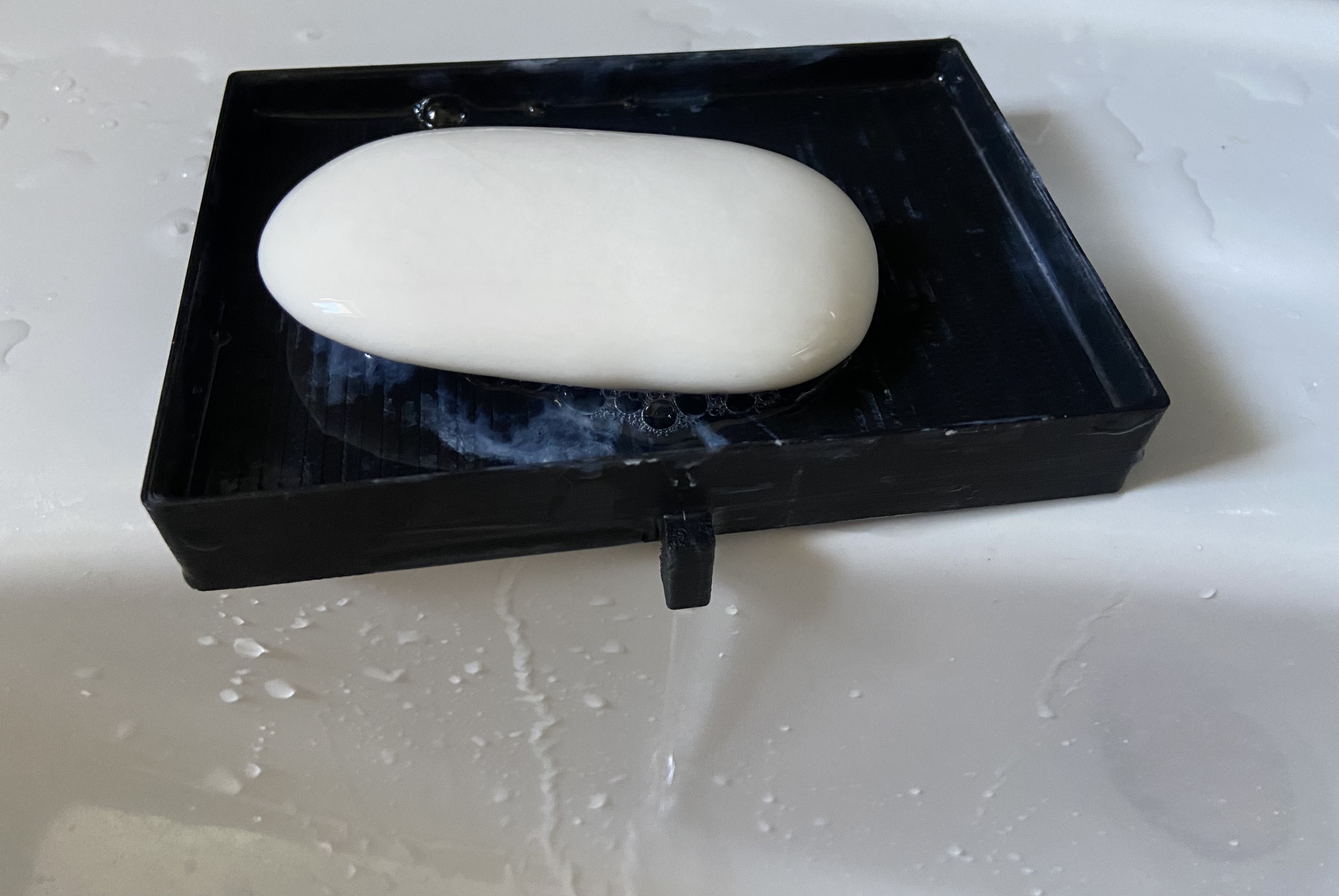 Soapdish with drainage pipe