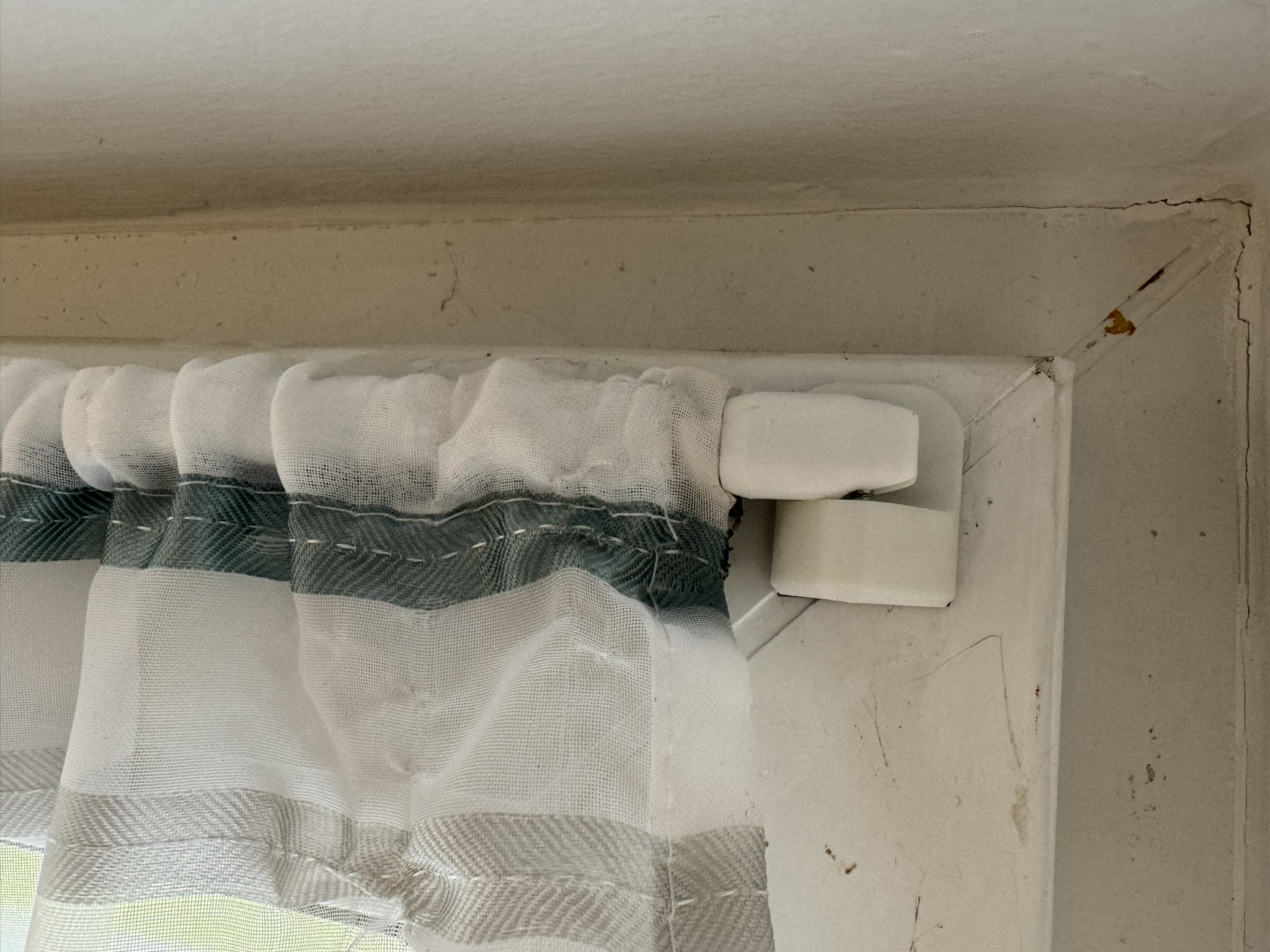 Curtain rod hooks / Curtain holder