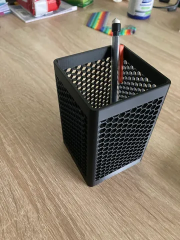 Pen holder with hexagon pattern