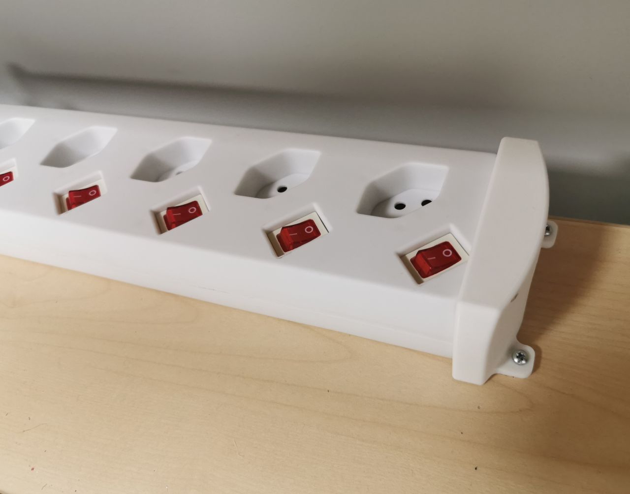 Bracket for power strip - Befestigung / Halterung für Stromschiene Steckerleiste T13 Steckdosenleiste