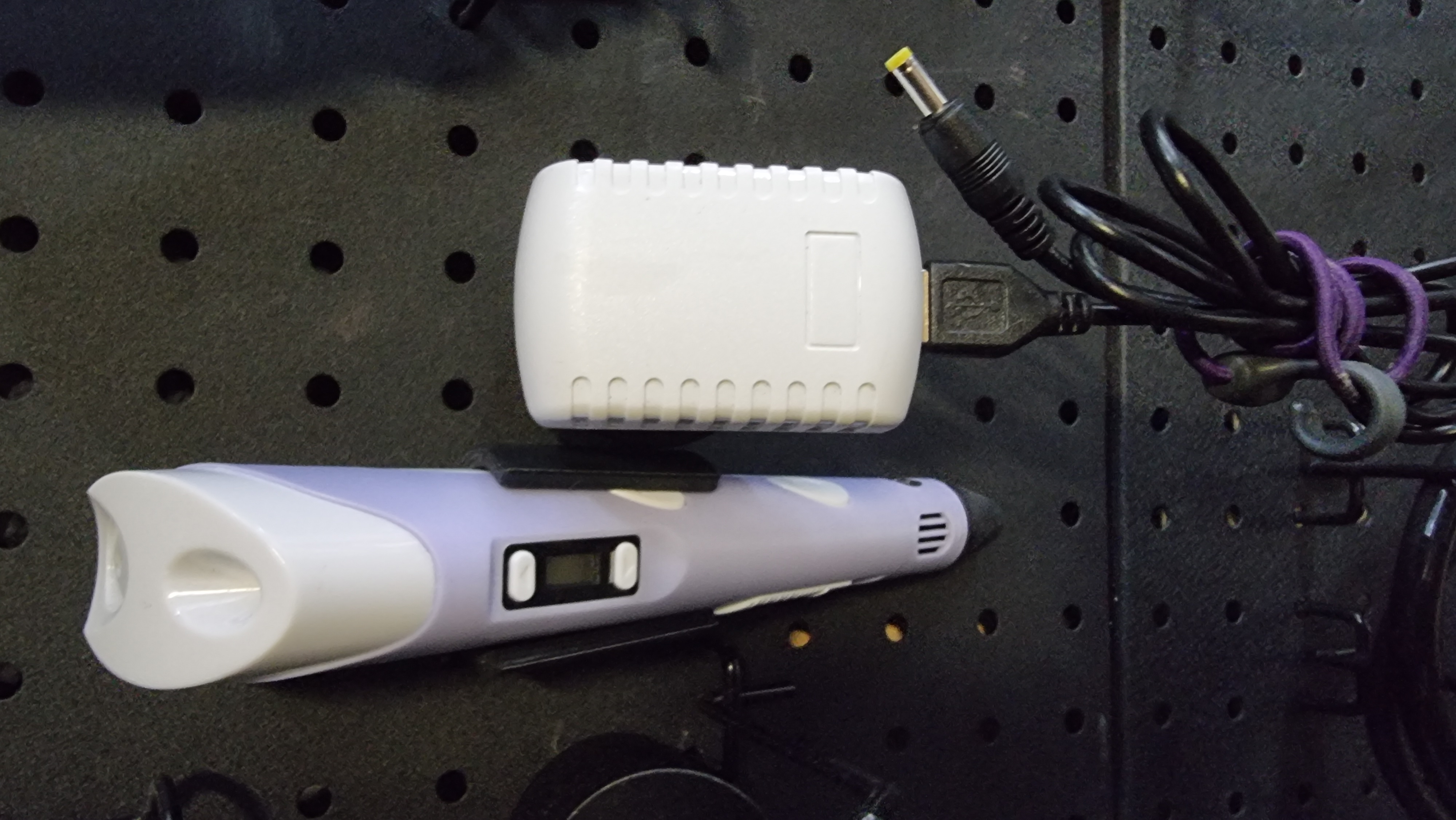 Australia Electric Plug Peg Board holder by Builds for geeks Download