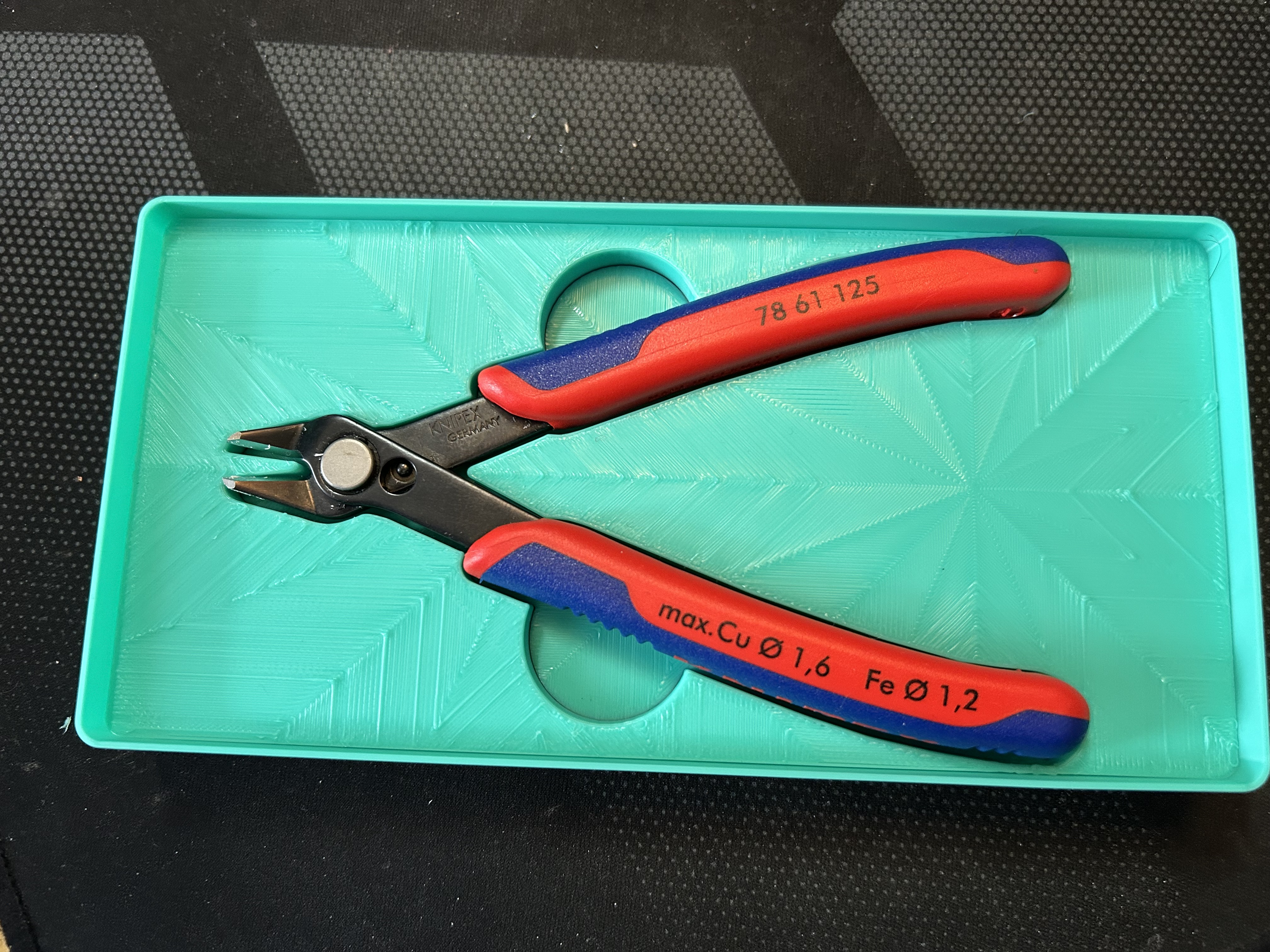 Gridfinity Bin with Knipex Insert (78 61 125/hard)