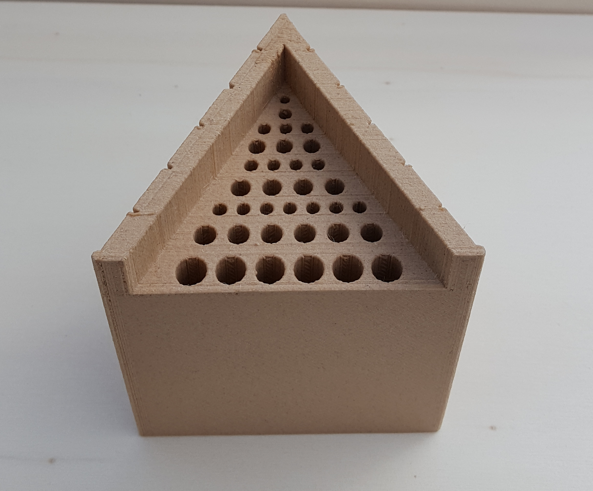 Miniatura 2 do modelo 3D Cute insect hotel