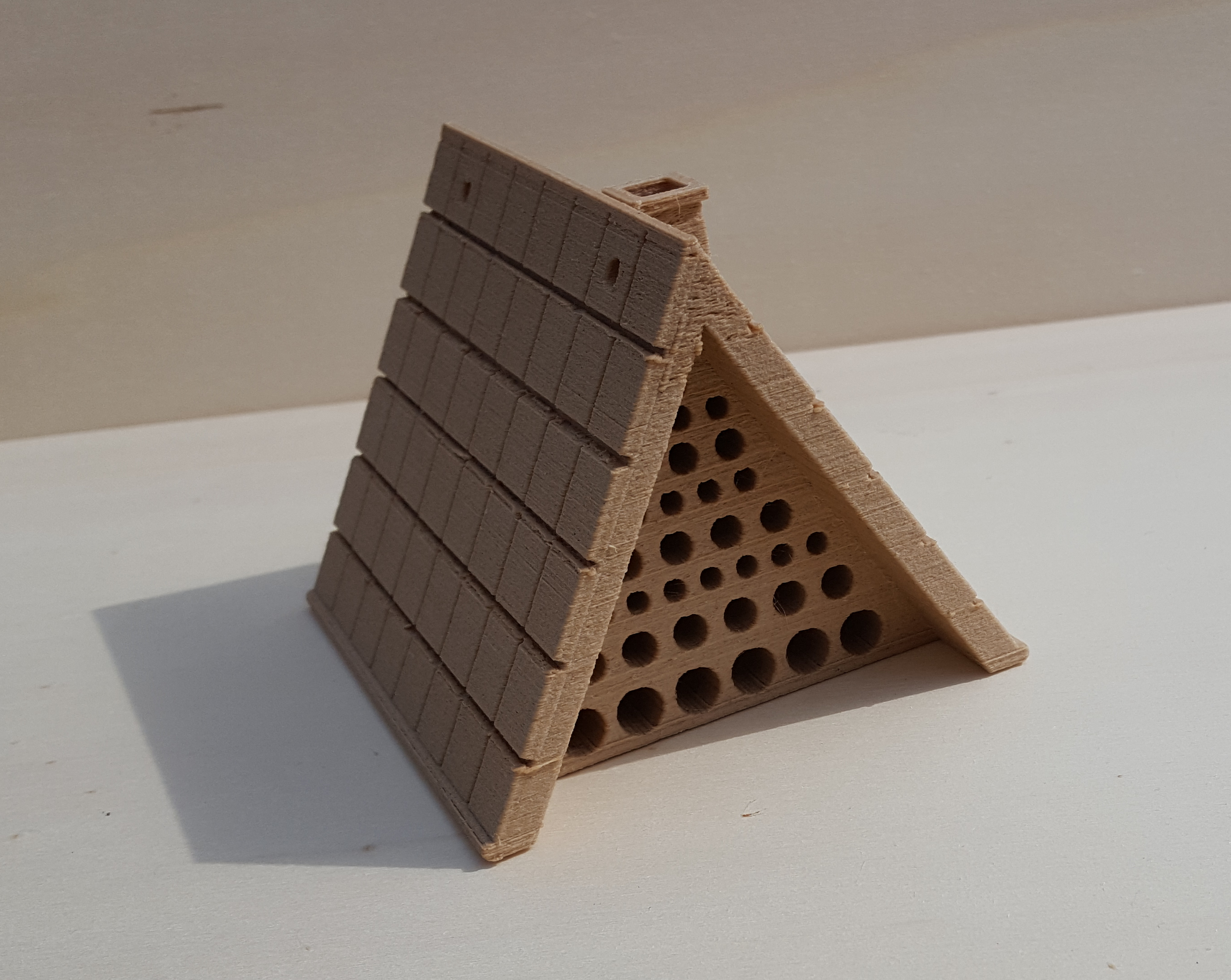 Miniatura 3 do modelo 3D Cute insect hotel