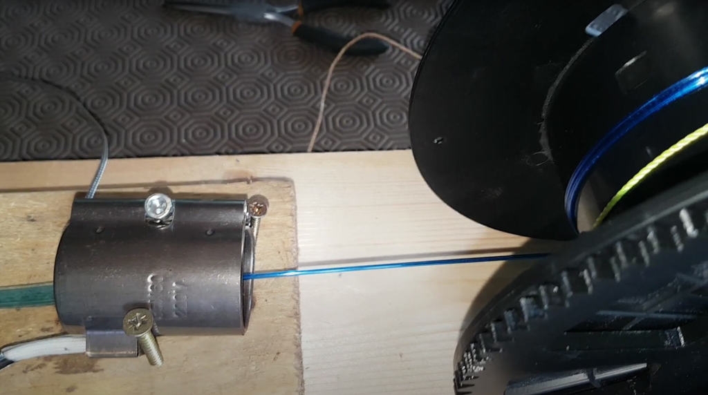 "PullStruder" : how to make 3D printer filament from recycled plastic bottles