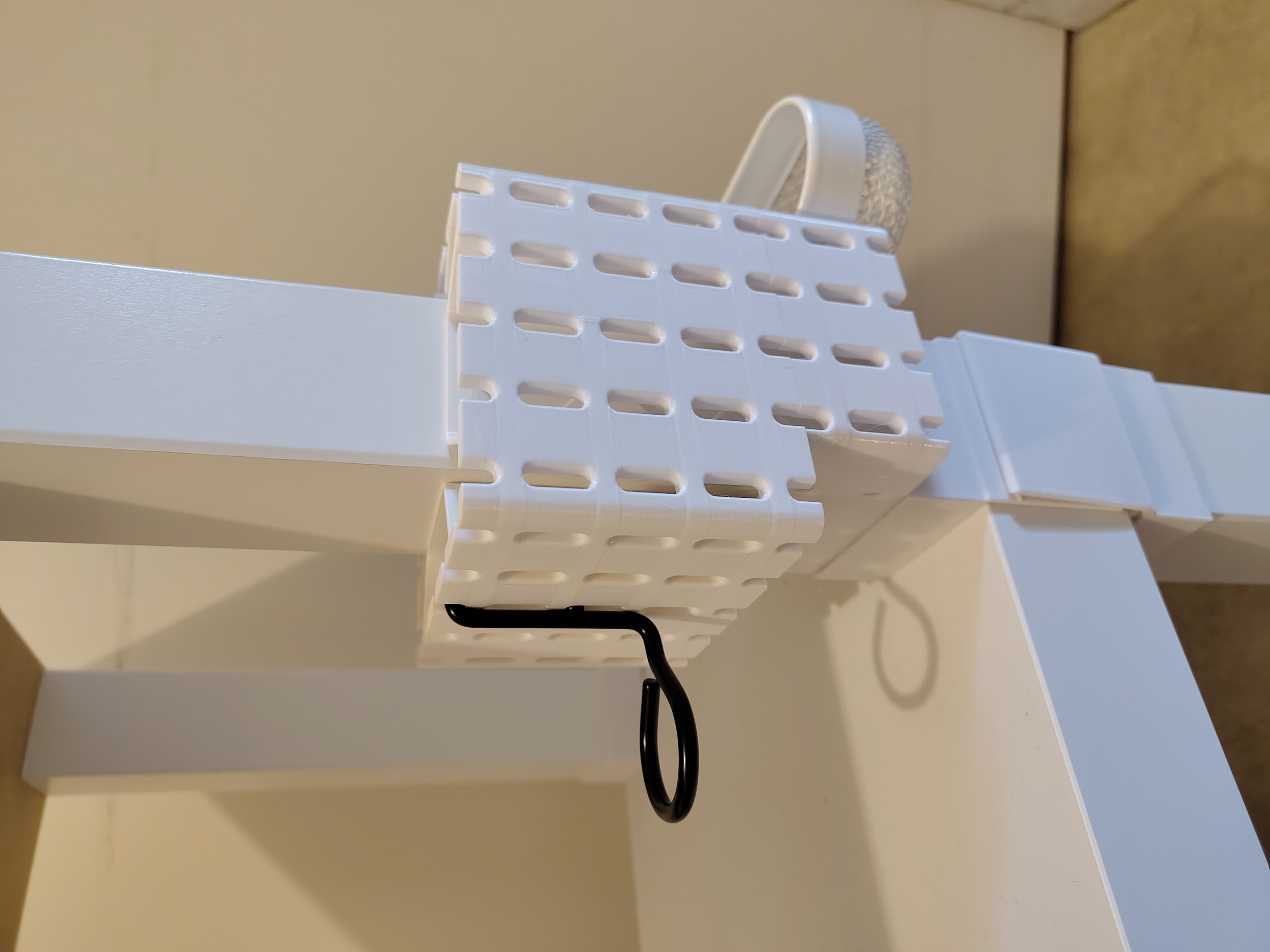 Skadis pegboard on Lack Leg (no screw no glue)