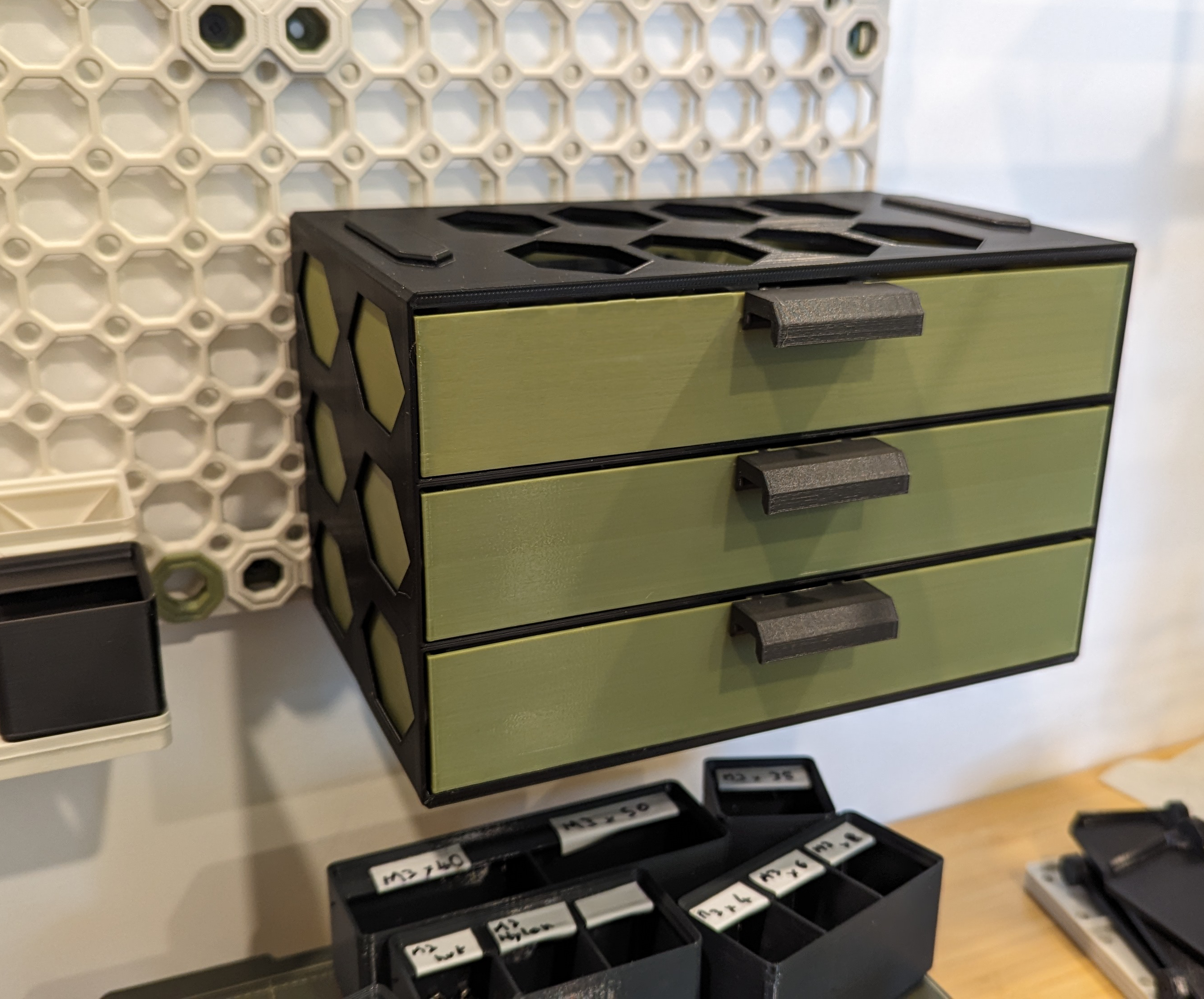 Gridfinity Multiconnect (multiboard) drawer system case (Redesigned with Fusion 360)