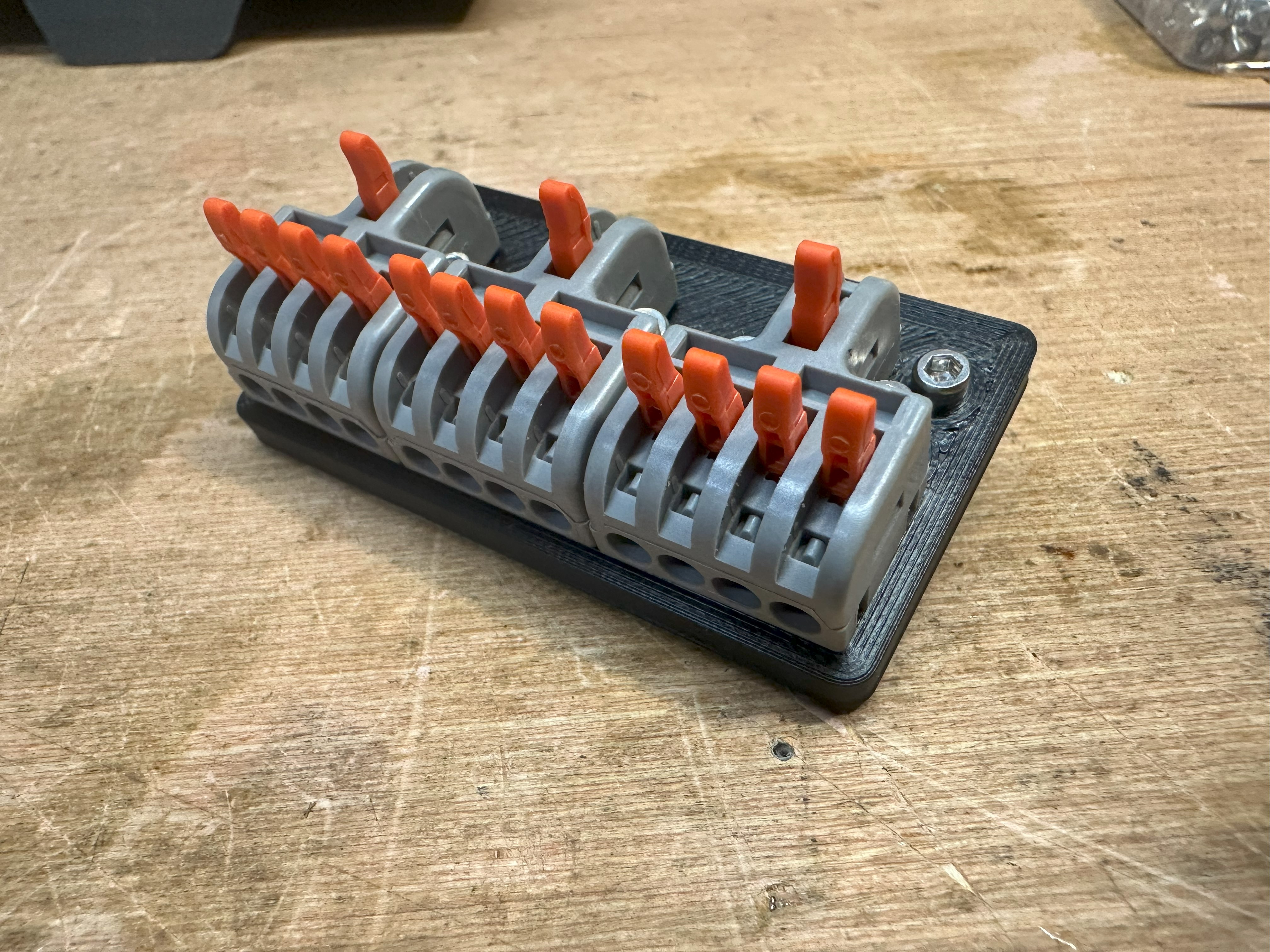 DIN Rail GKEEMARS 4 Pole Connector Mount Plate 3D model thumbnail