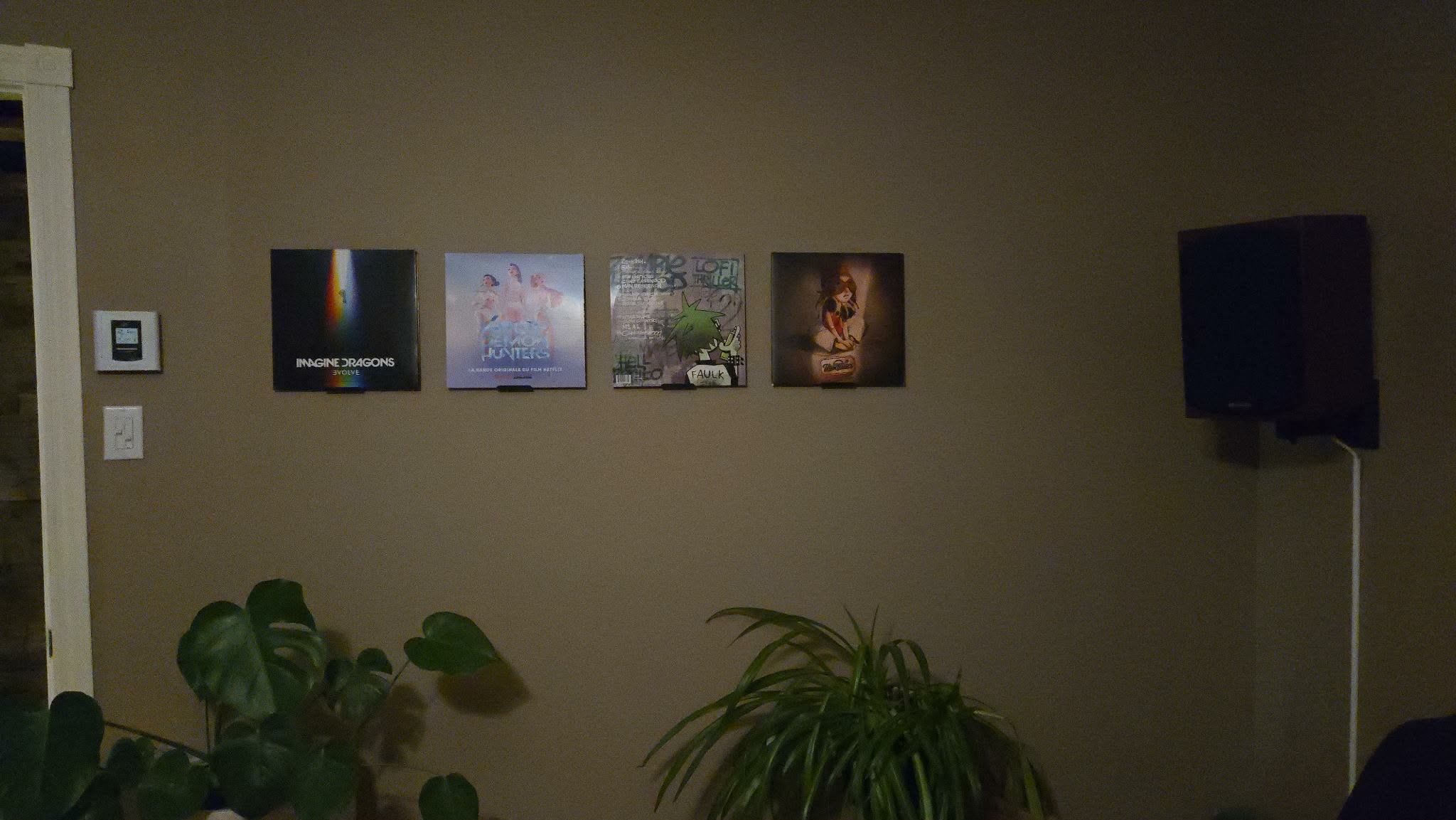 Vinyl wall mount