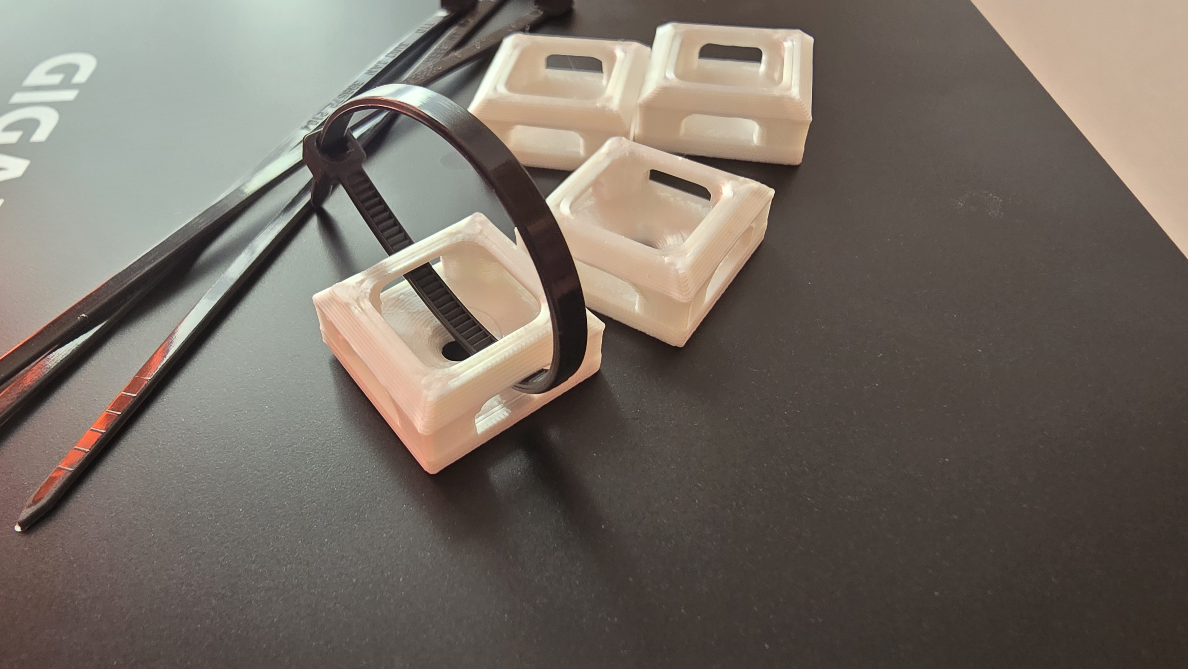 Kabelbinder Halterung / Cable Tie Holder