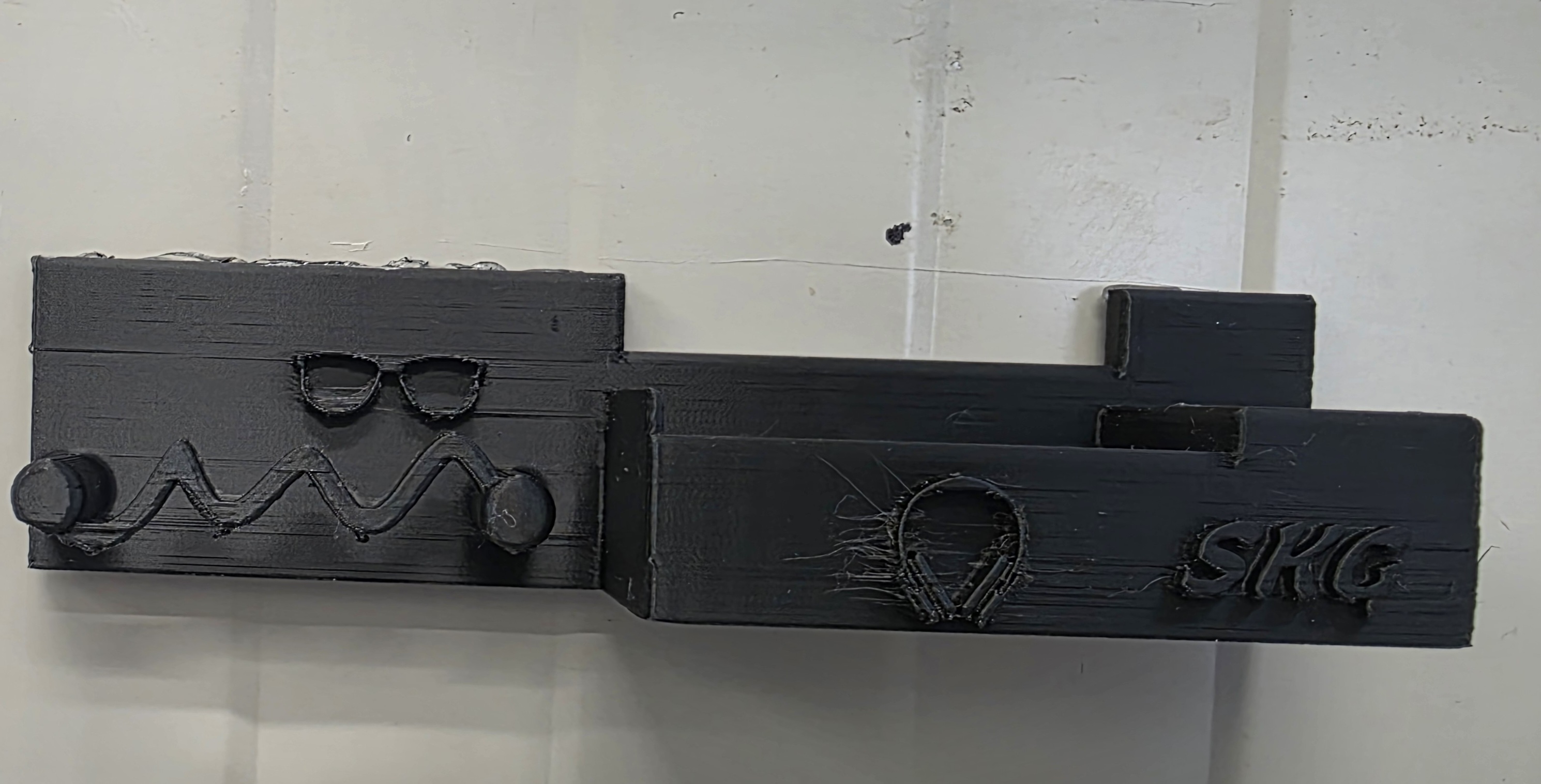 STORAGE (HEADPHONES, GLASSES, ERASER)