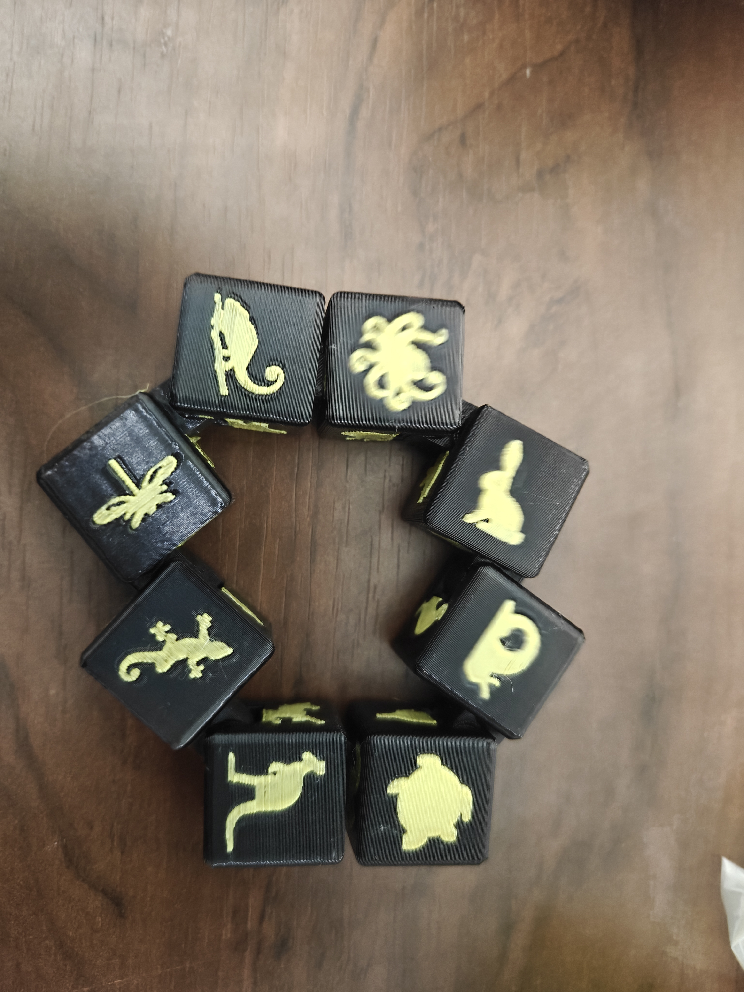 Infinity Cube — Animal Fidget (folding magic cube, 48 engraved animals, two-colour)