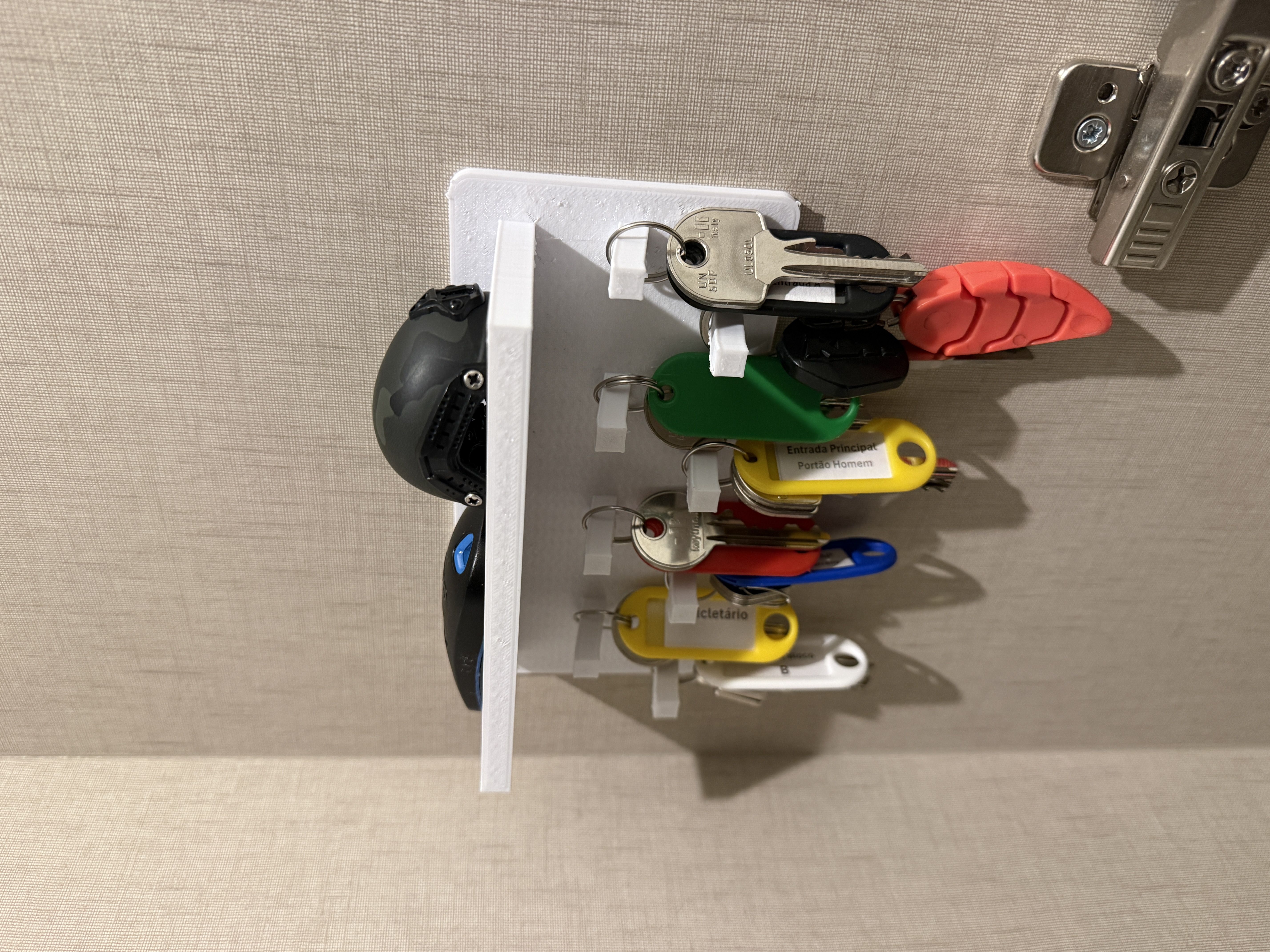 8 keys + tray holder