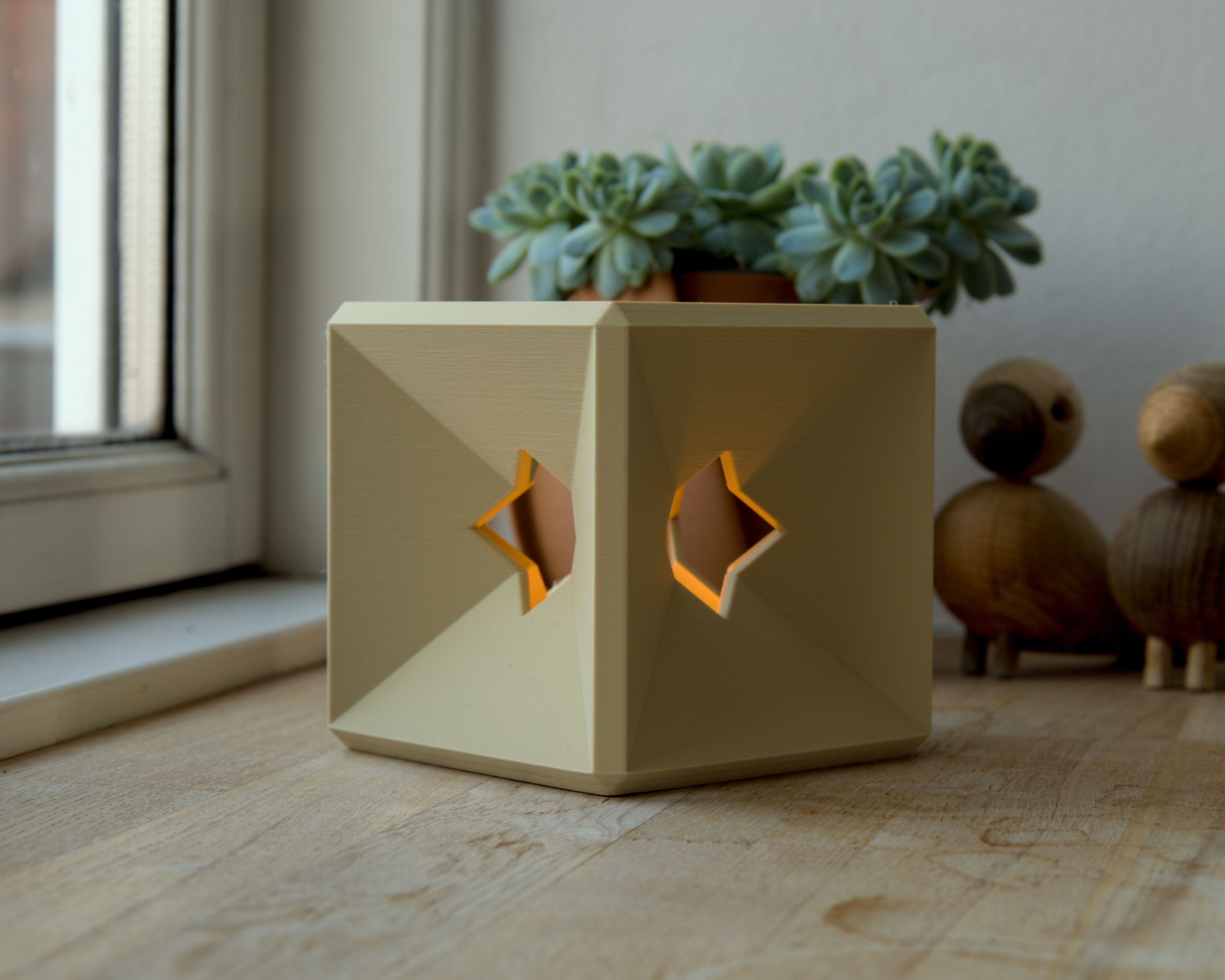 Tesseract tealight