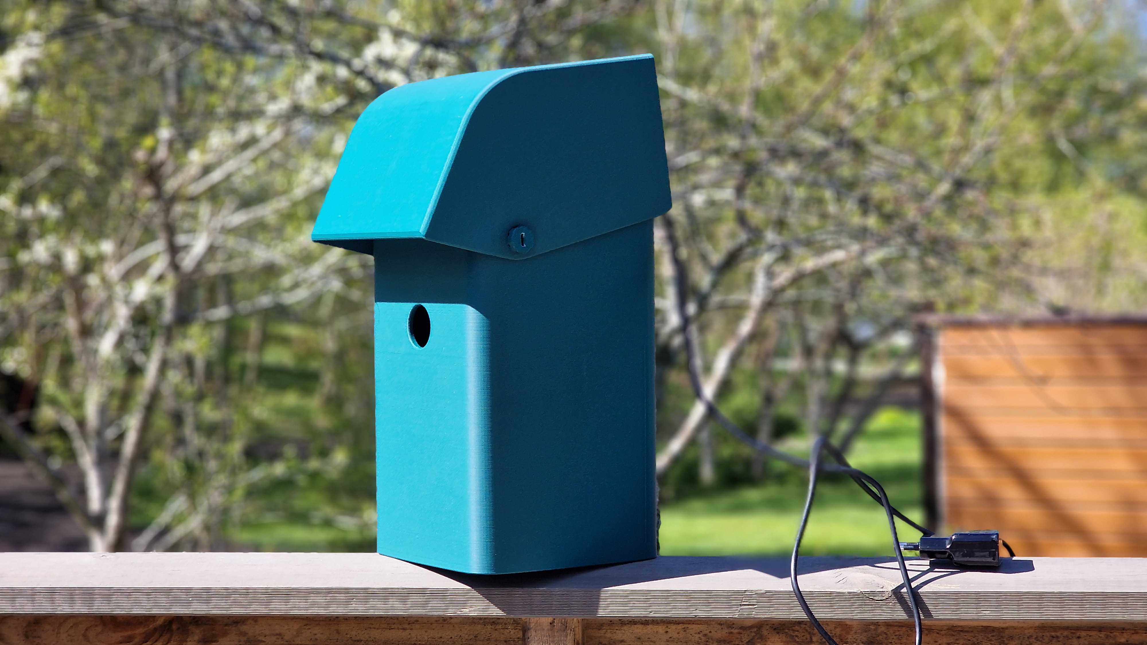 Birdhouse with Built-In Camera Roof