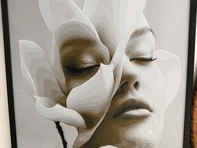 Flower Woman (Hueforge)
