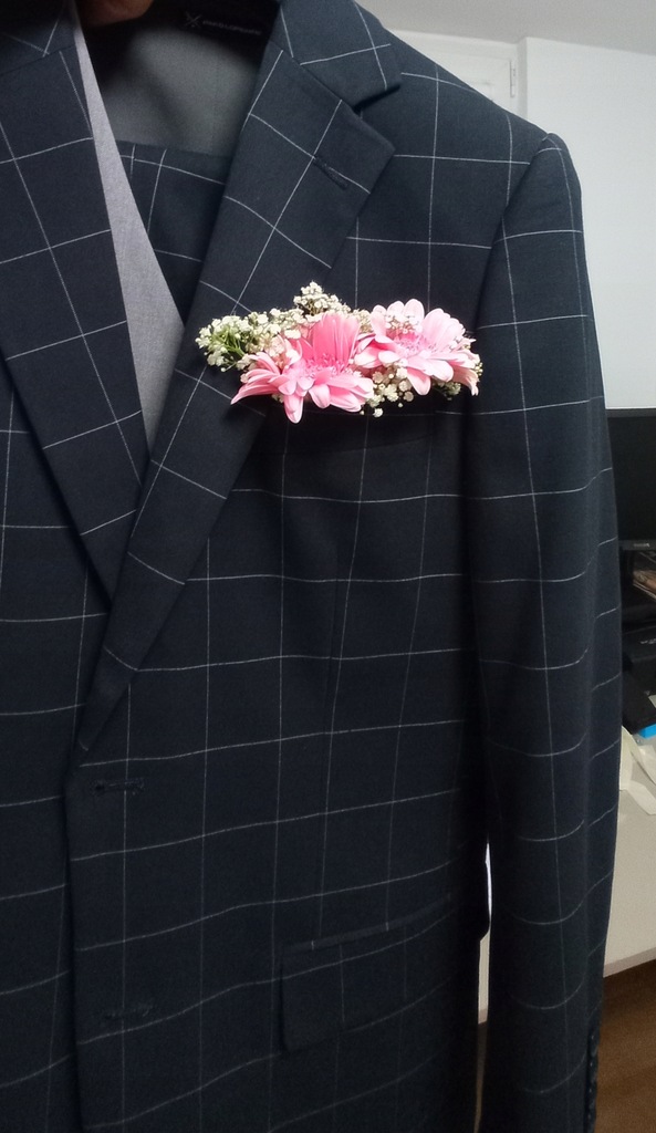 Boutonnière / Pocket Square Flower Insert | Fresh Flower Life Extender for Suit